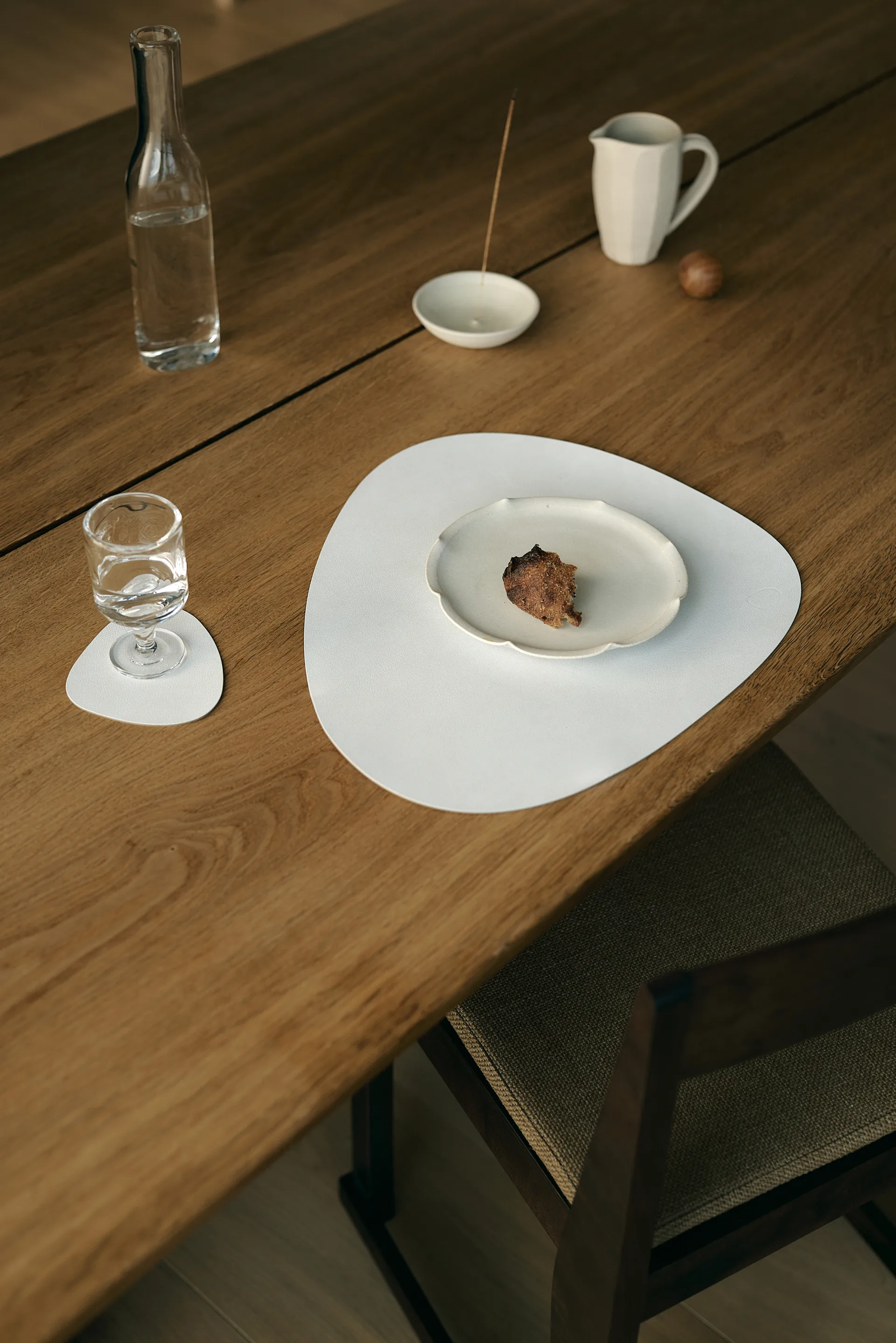 Mantel individual Corduroy curve L, Pure white LIND DNA