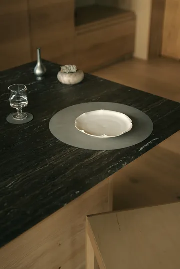 Mantel individual Nupo - Light grey, circle, L - LIND DNA