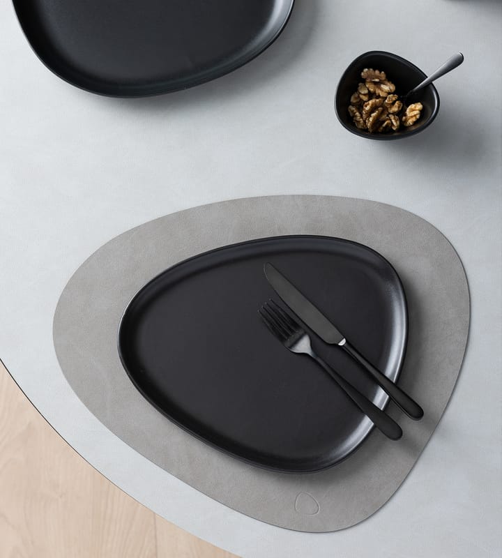 Plato Curve Stoneware 26x30 cm, Black LIND DNA