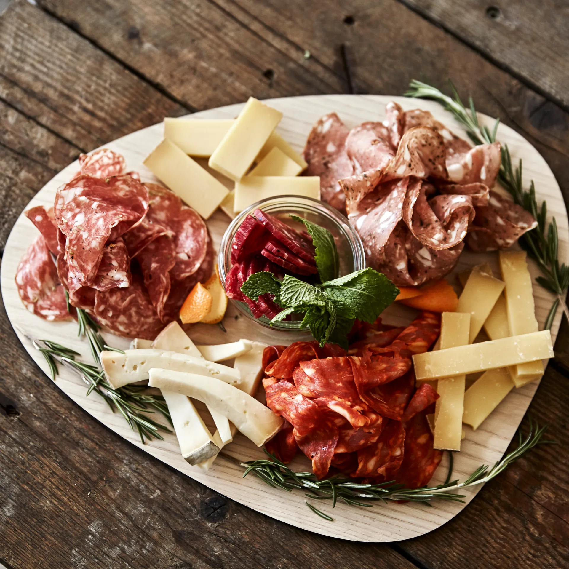 Tabla de cortar Cut & Serve curva L, fresno LIND DNA