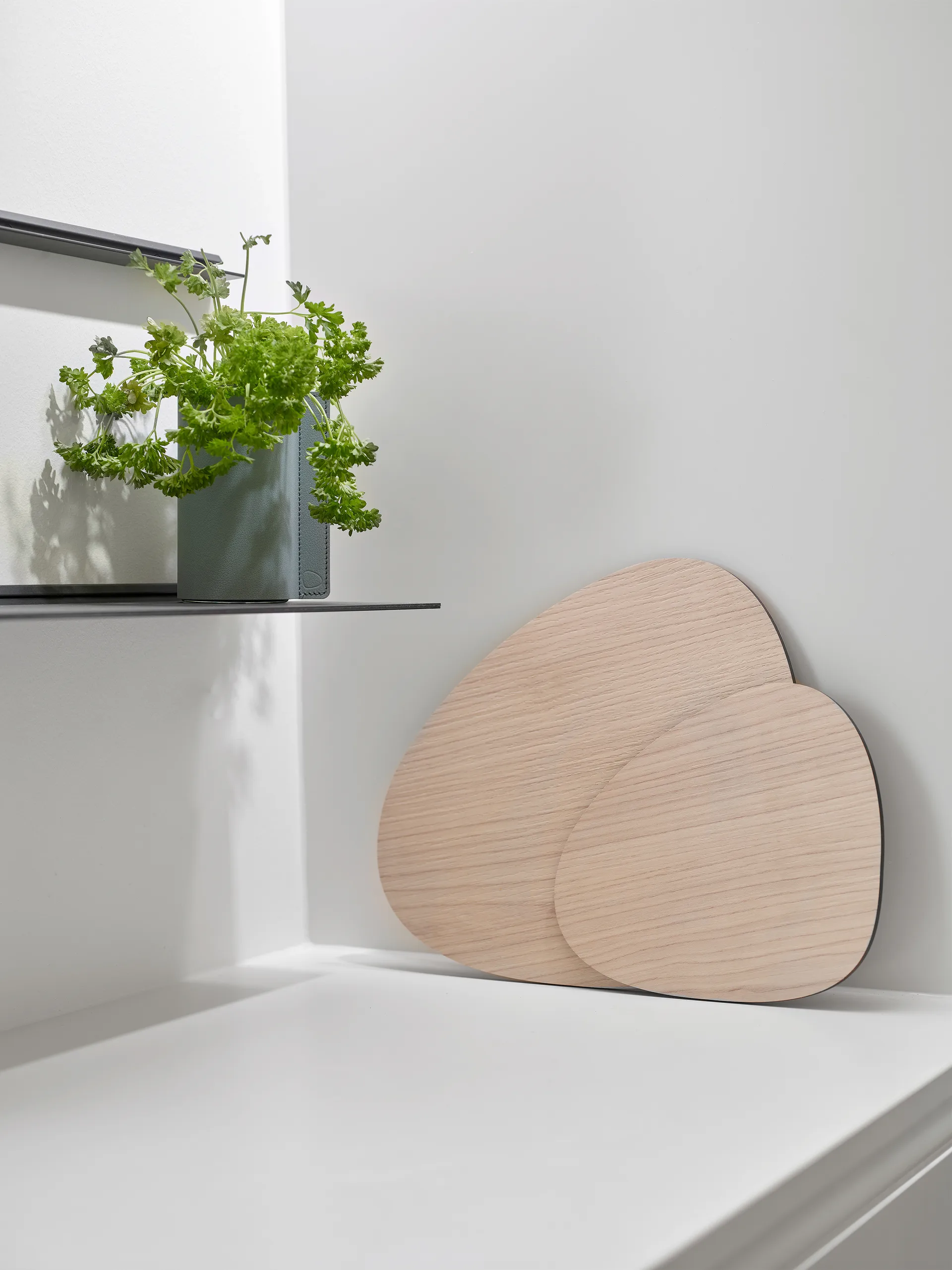 Tabla de cortar Cut & Serve curva S, fresno LIND DNA