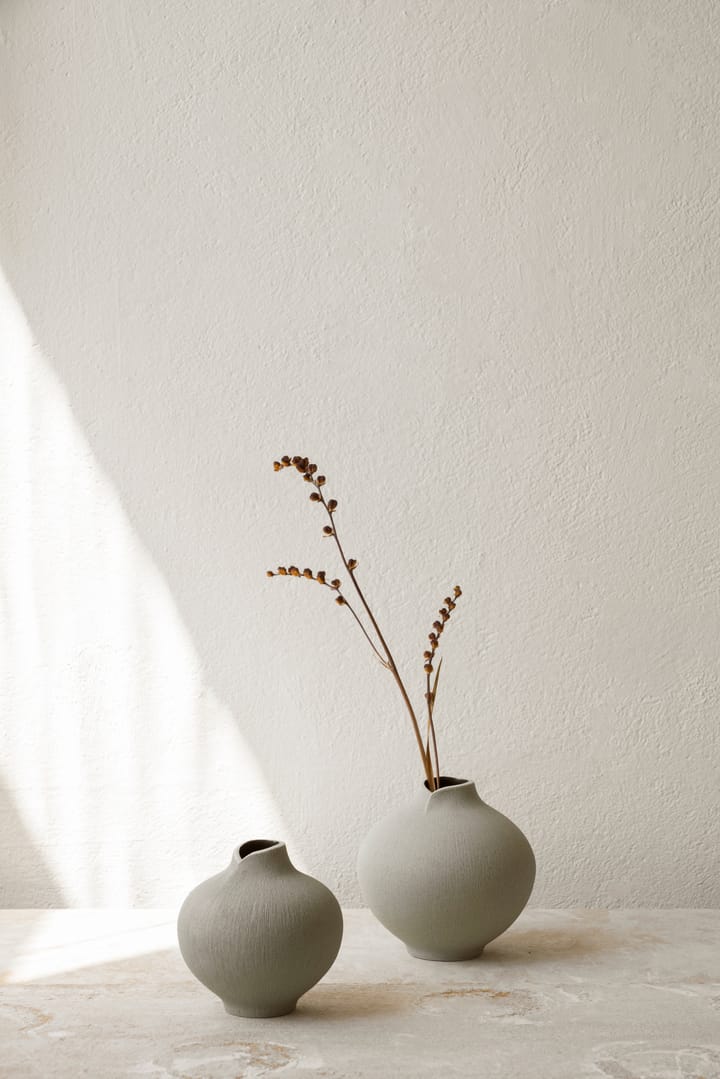 Jarrón Line, Sand grey, small Lindform