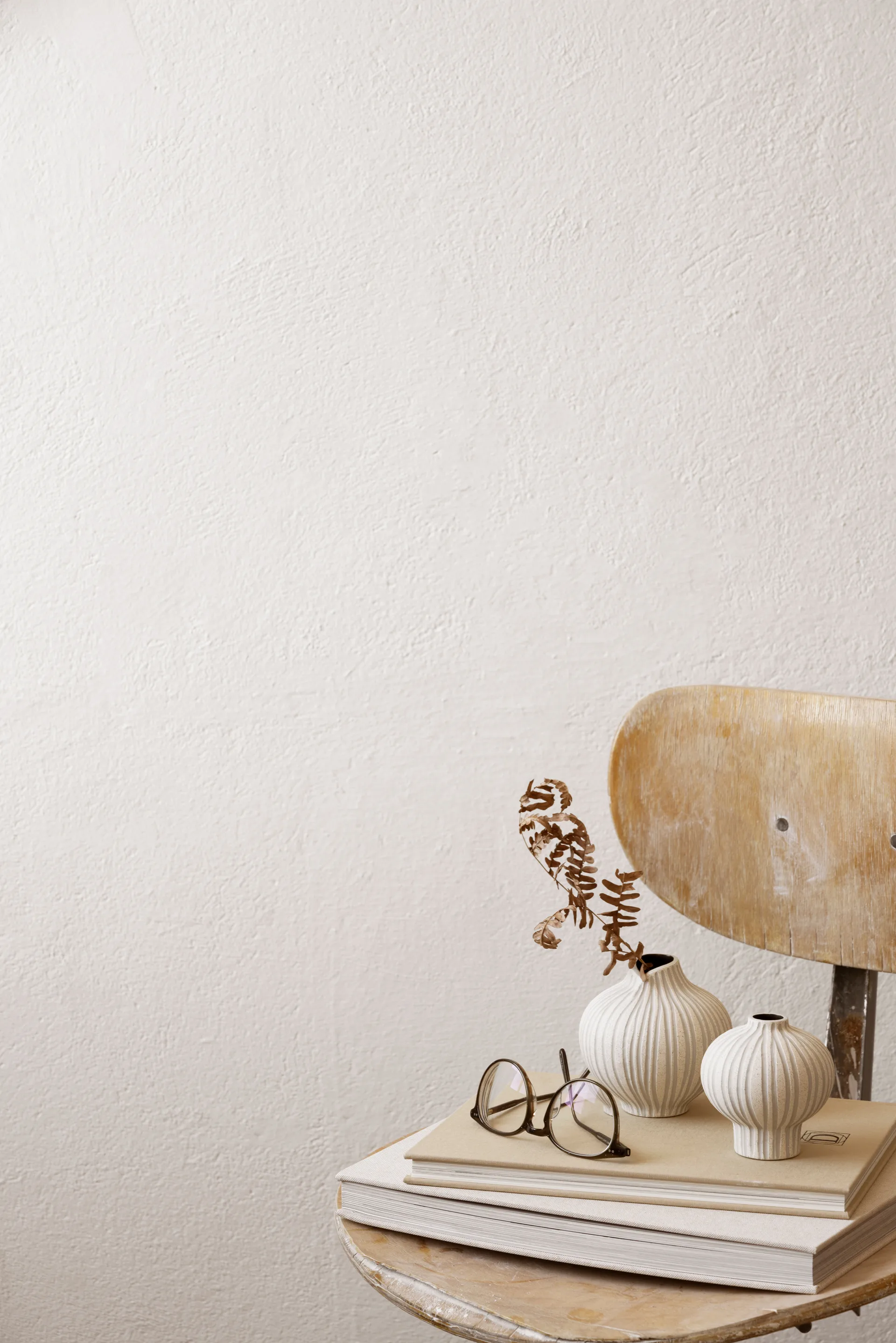 Jarrón Line, Sand white stone stripe, medium Lindform