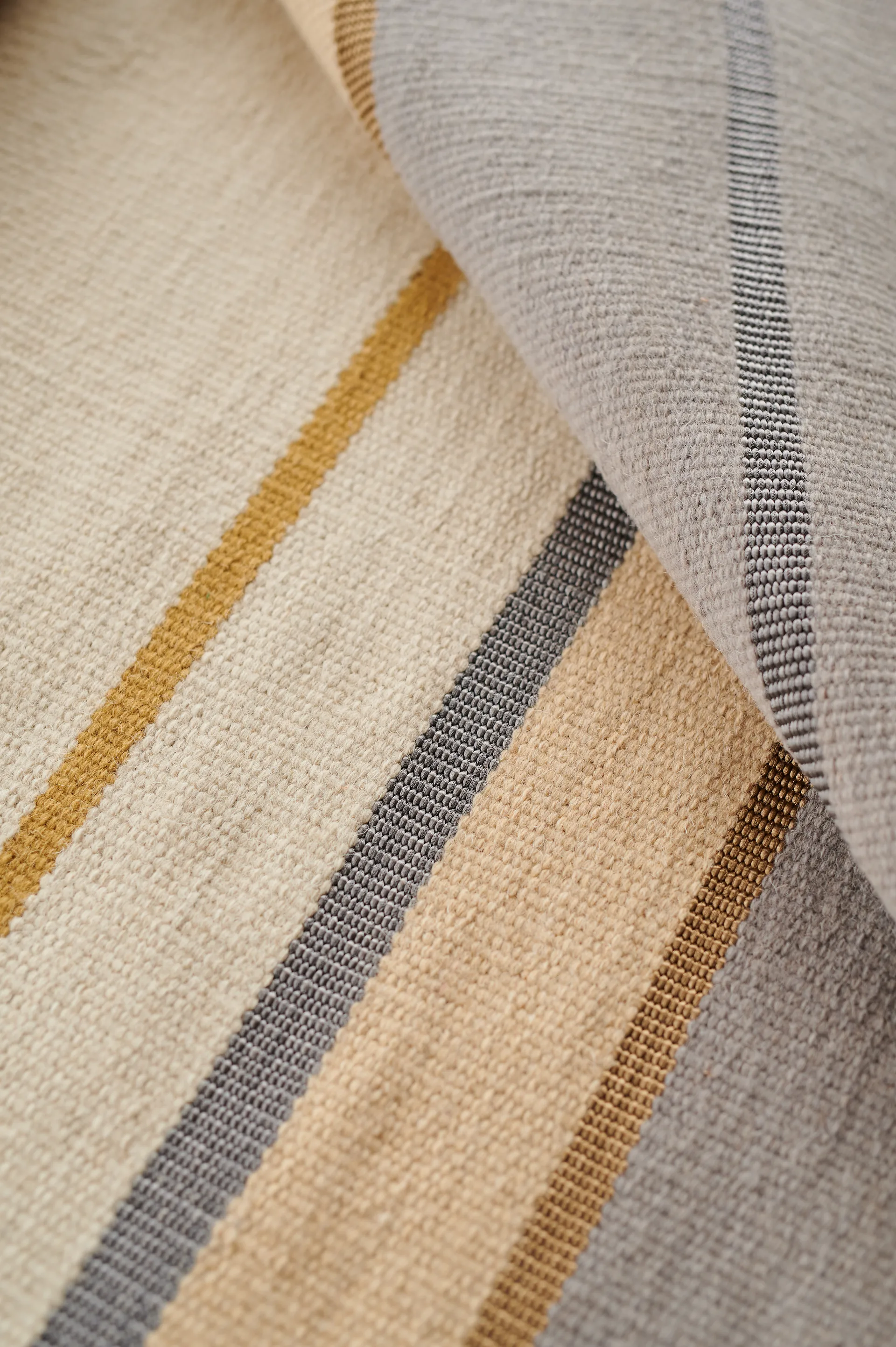 Alformbra Metallum 140 x 200 cm, Mustard Linie Design