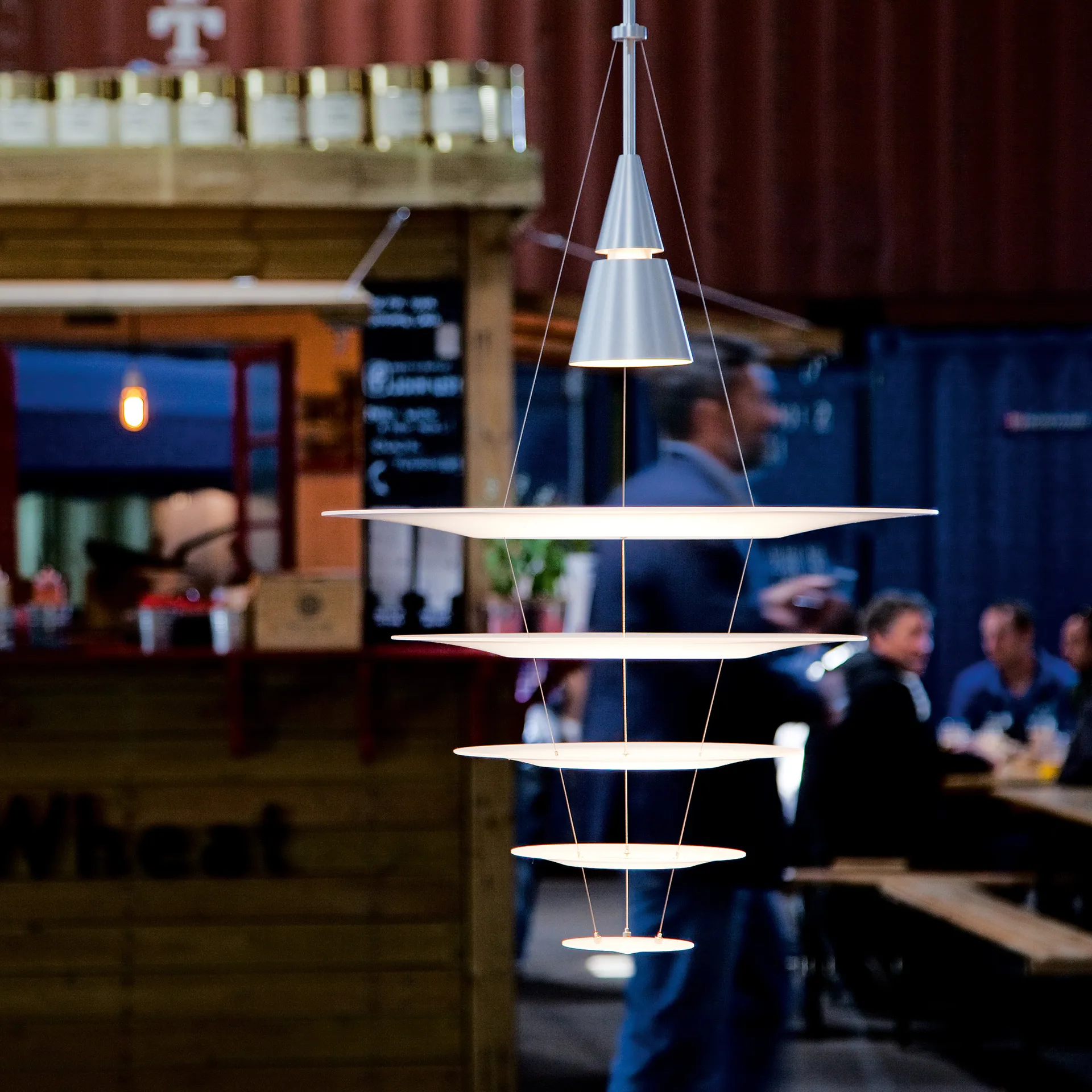 Lámpara colgante Enigma 825, Negro, LED Louis Poulsen