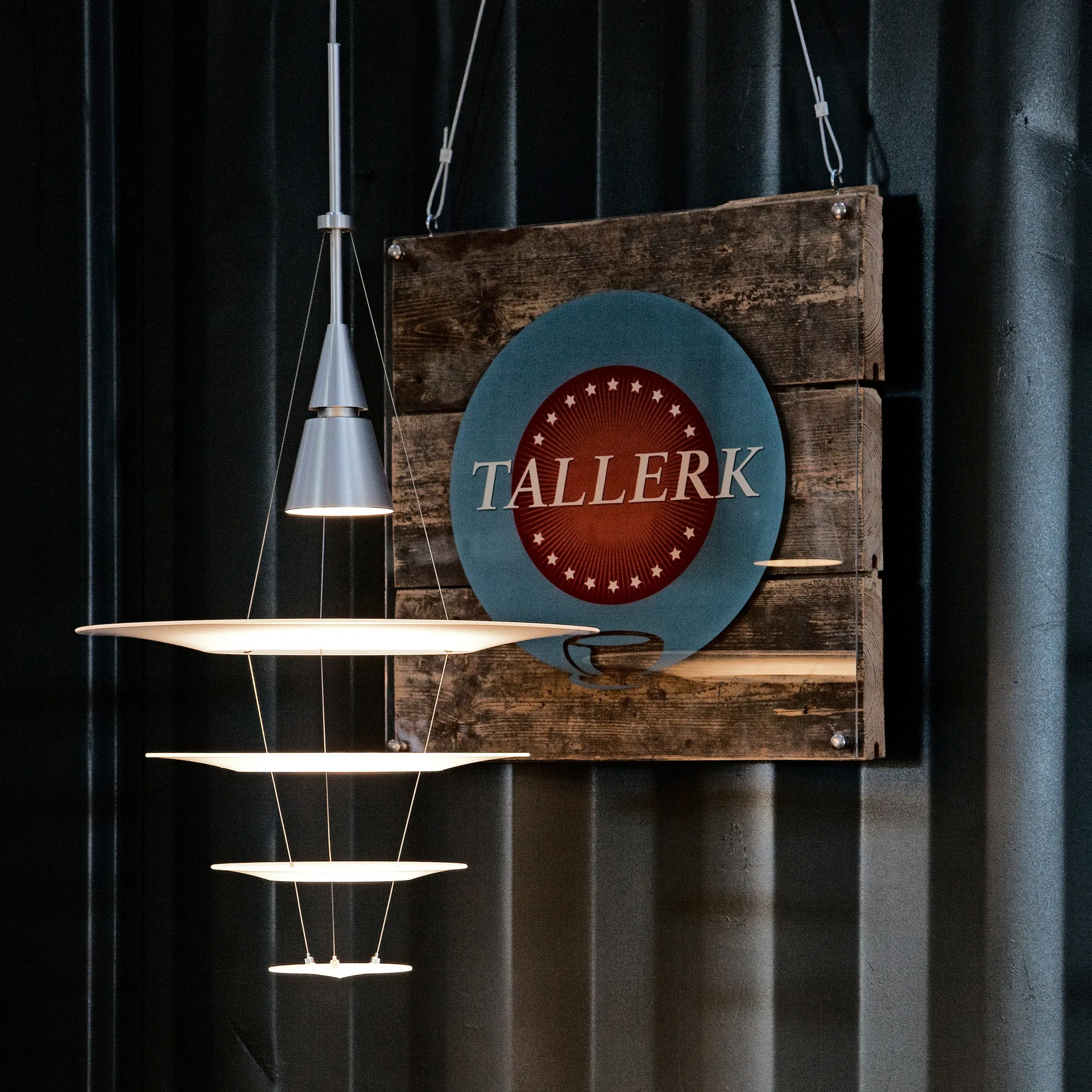 Lámpara colgante Enigma 825, Negro, LED Louis Poulsen