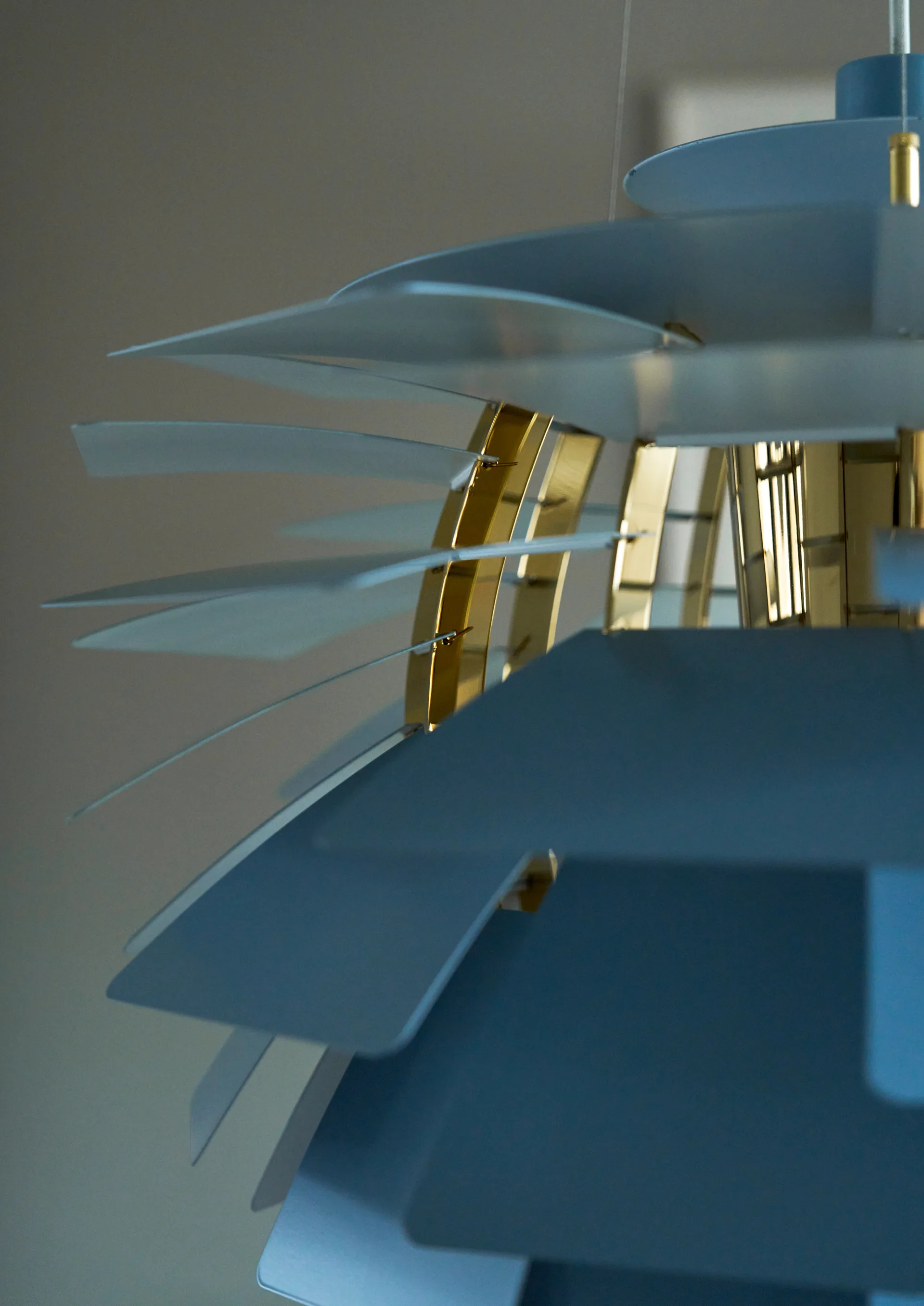 Lámpara colgante PH Artichoke Ø60 cm, Dusty blue-brass metallised Louis Poulsen