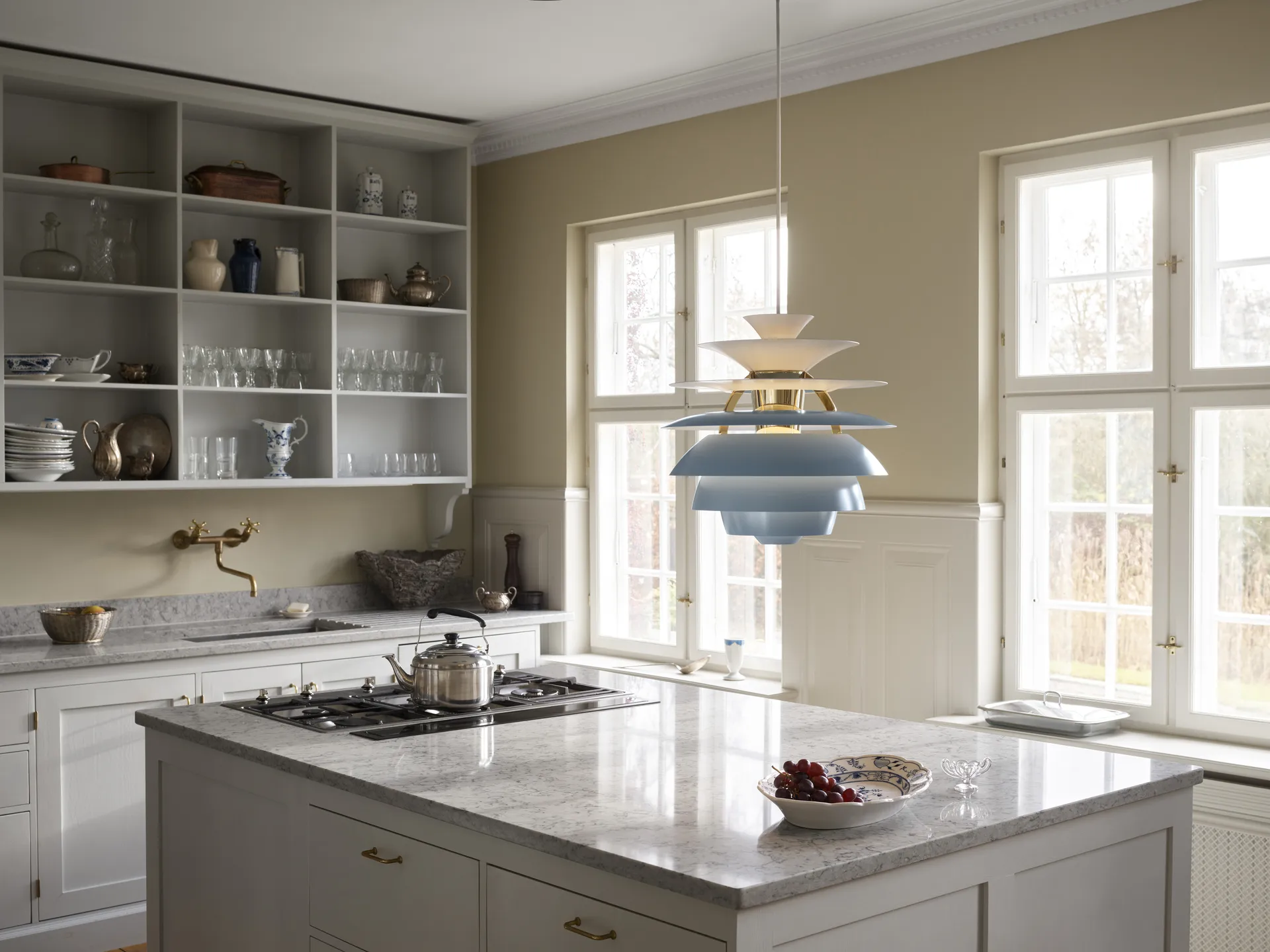 Lámpara colgante PH Snowball, Dusty blue-brass Louis Poulsen