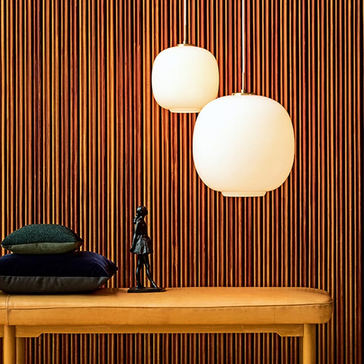Lámpara colgante VL45 Radiohus LED grande, Brass-white opal glass Louis Poulsen
