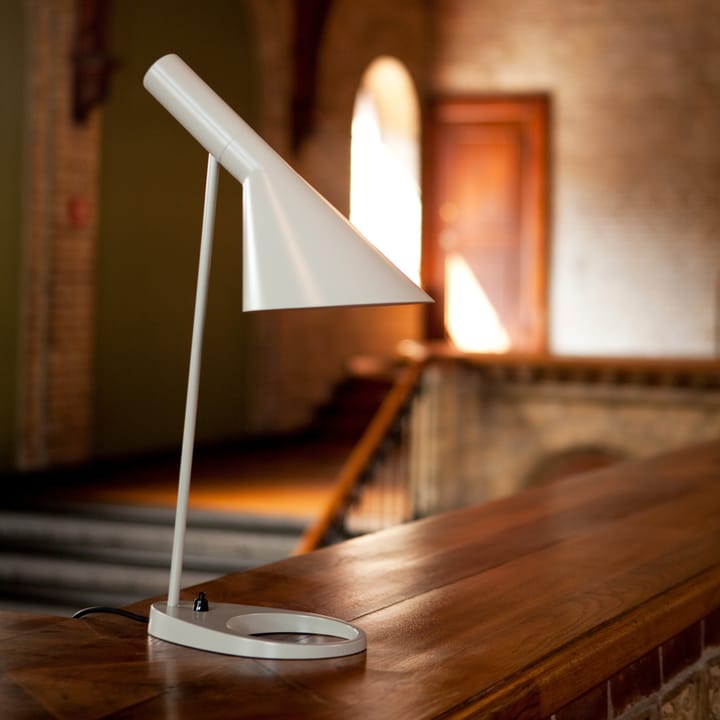 Lámpara de mesa AJ, blanco Louis Poulsen