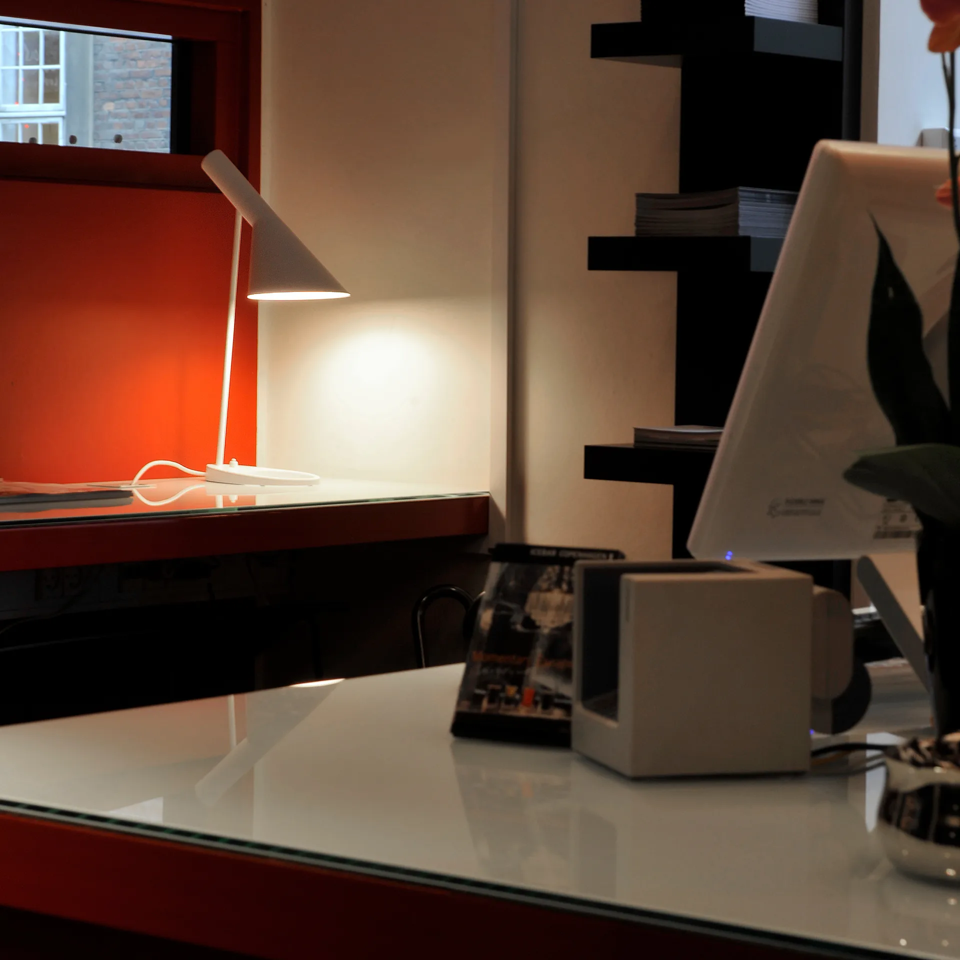 Lámpara de mesa AJ, blanco Louis Poulsen