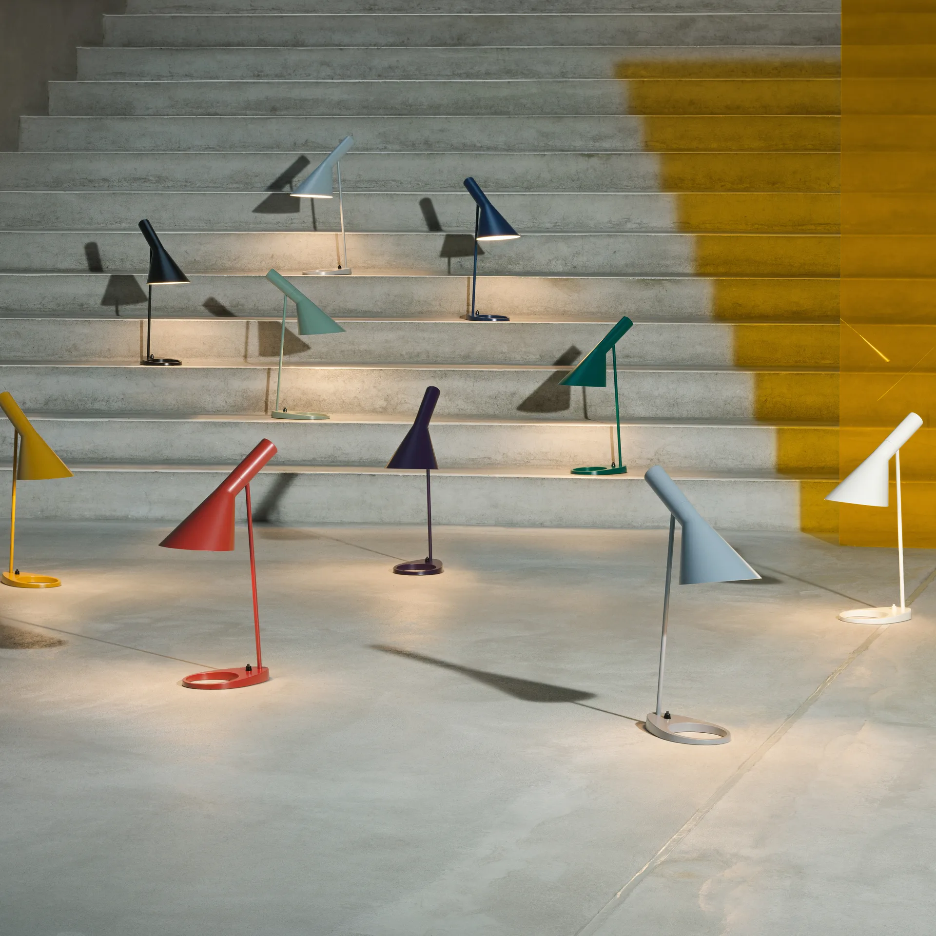 Lámpara de mesa AJ, blanco Louis Poulsen