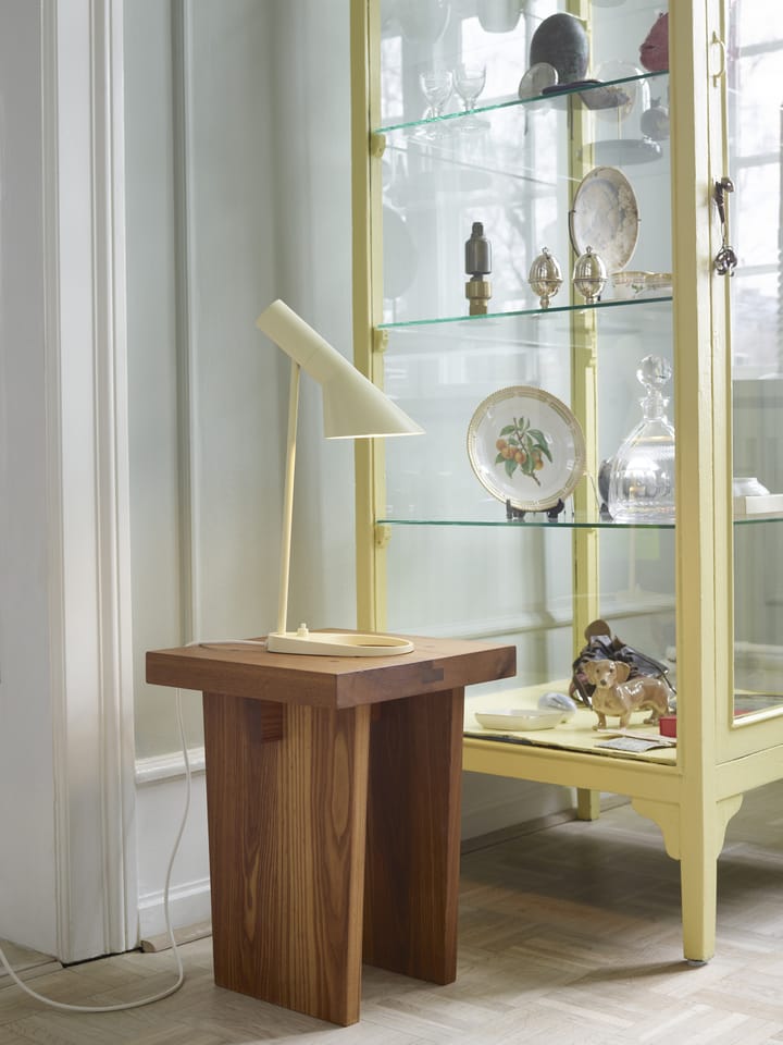 Lámpara de mesa AJ MINI, Soft lemon Louis Poulsen