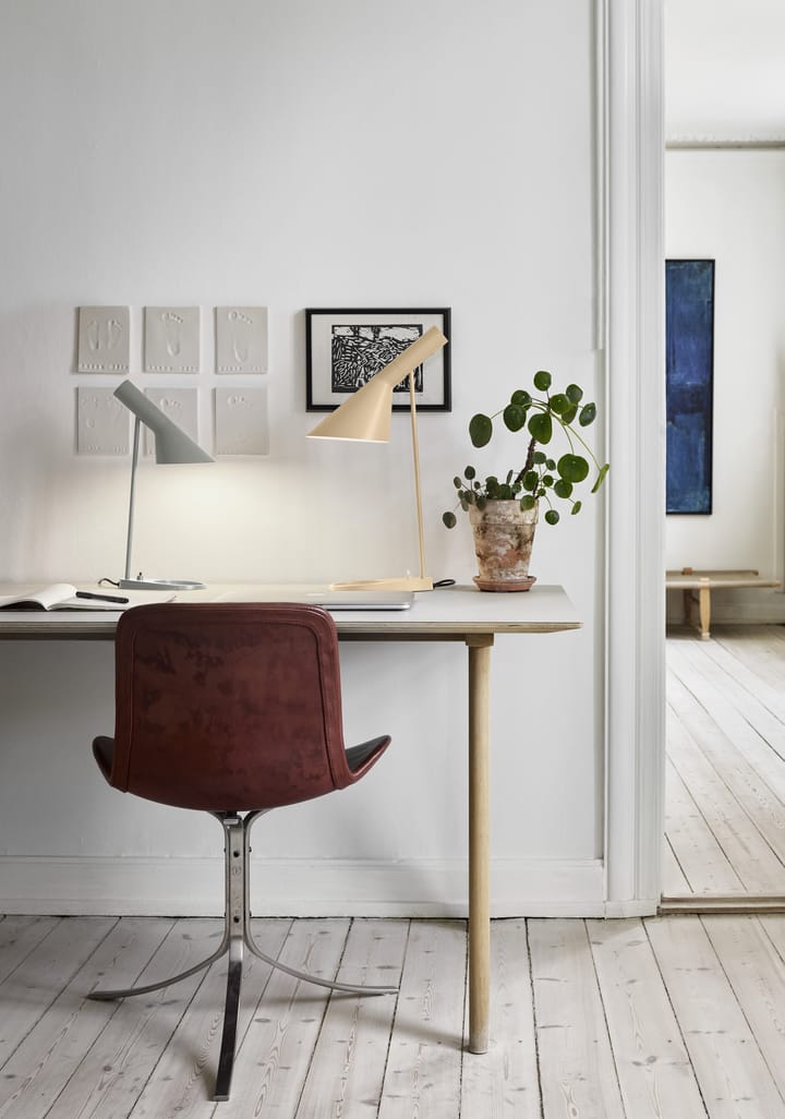 Lámpara de mesa AJ MINI, Soft lemon Louis Poulsen