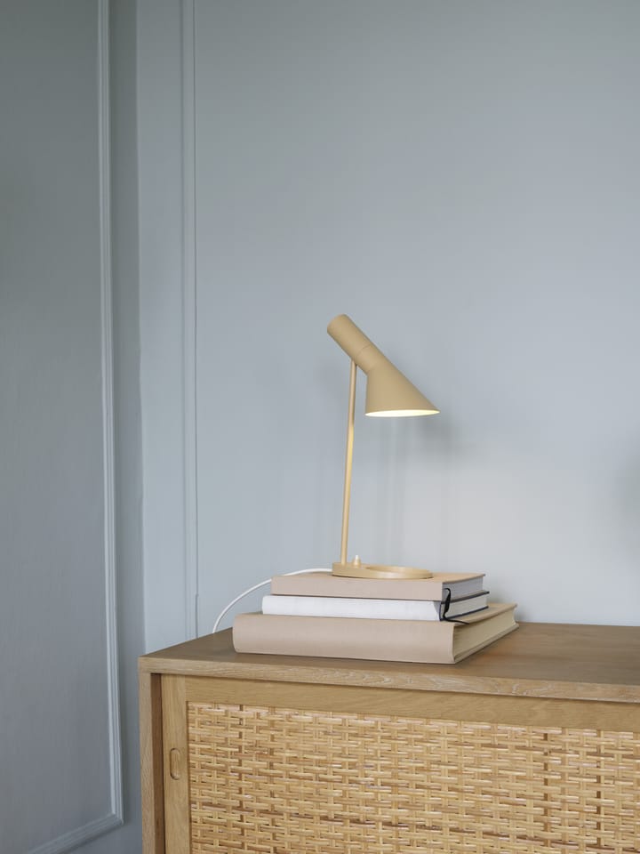Lámpara de mesa AJ MINI, Warm sand Louis Poulsen