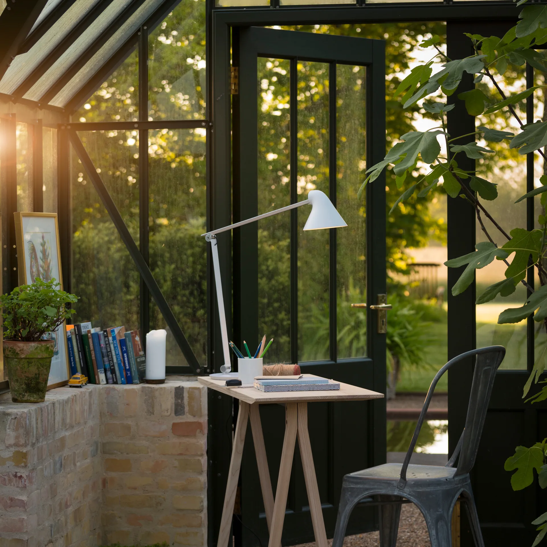 Lámpara de mesa NJP, Blanco Louis Poulsen