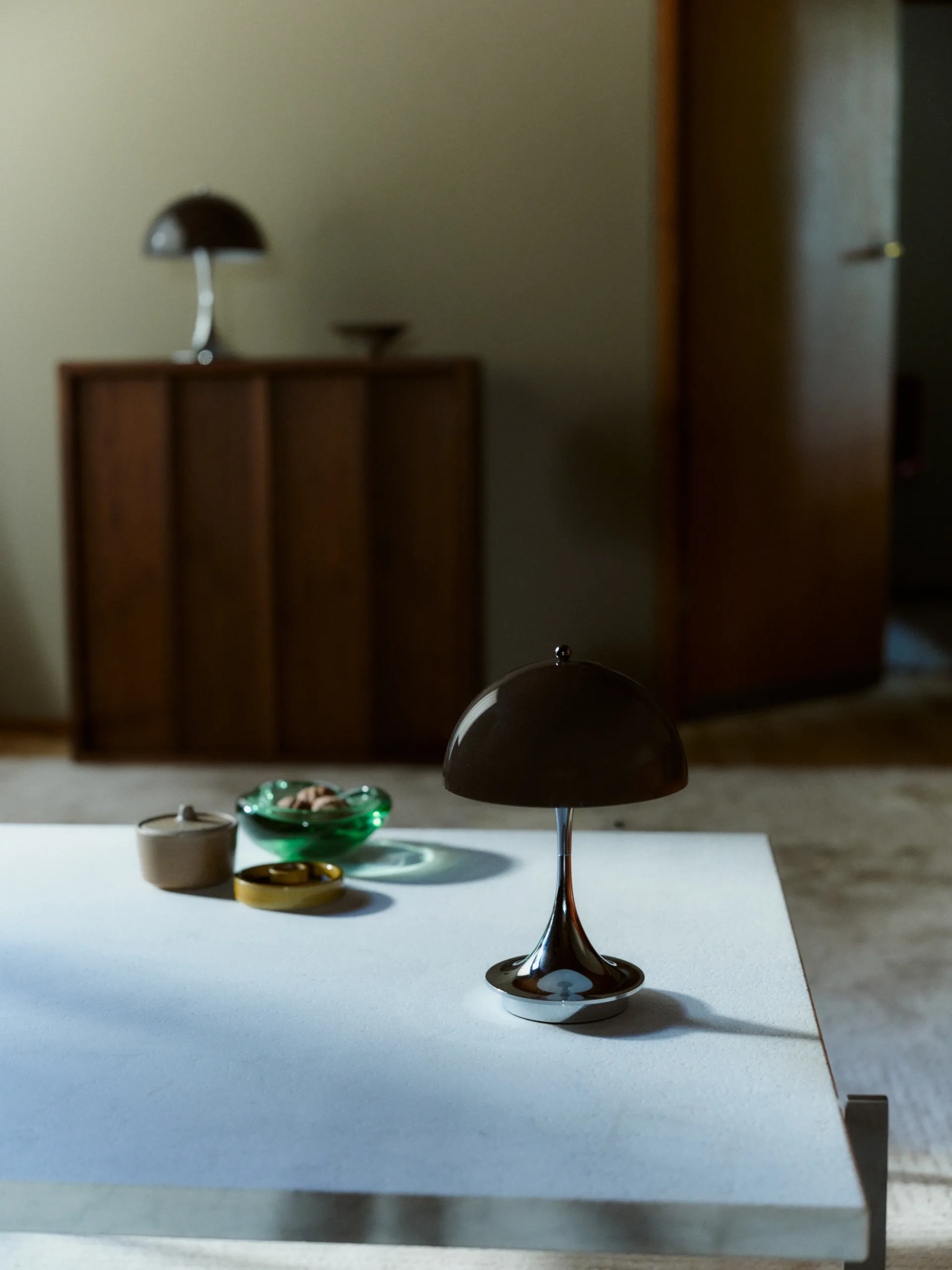 Lámpara de mesa Panthella 160 Portable v3, Original Opal Brown Louis Poulsen