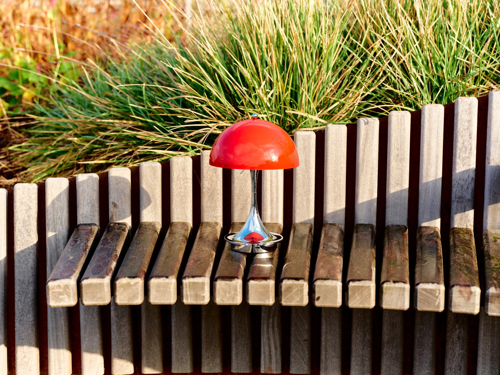 Lámpara de mesa Panthella 160 Portable v3, Original Opal Red Louis Poulsen