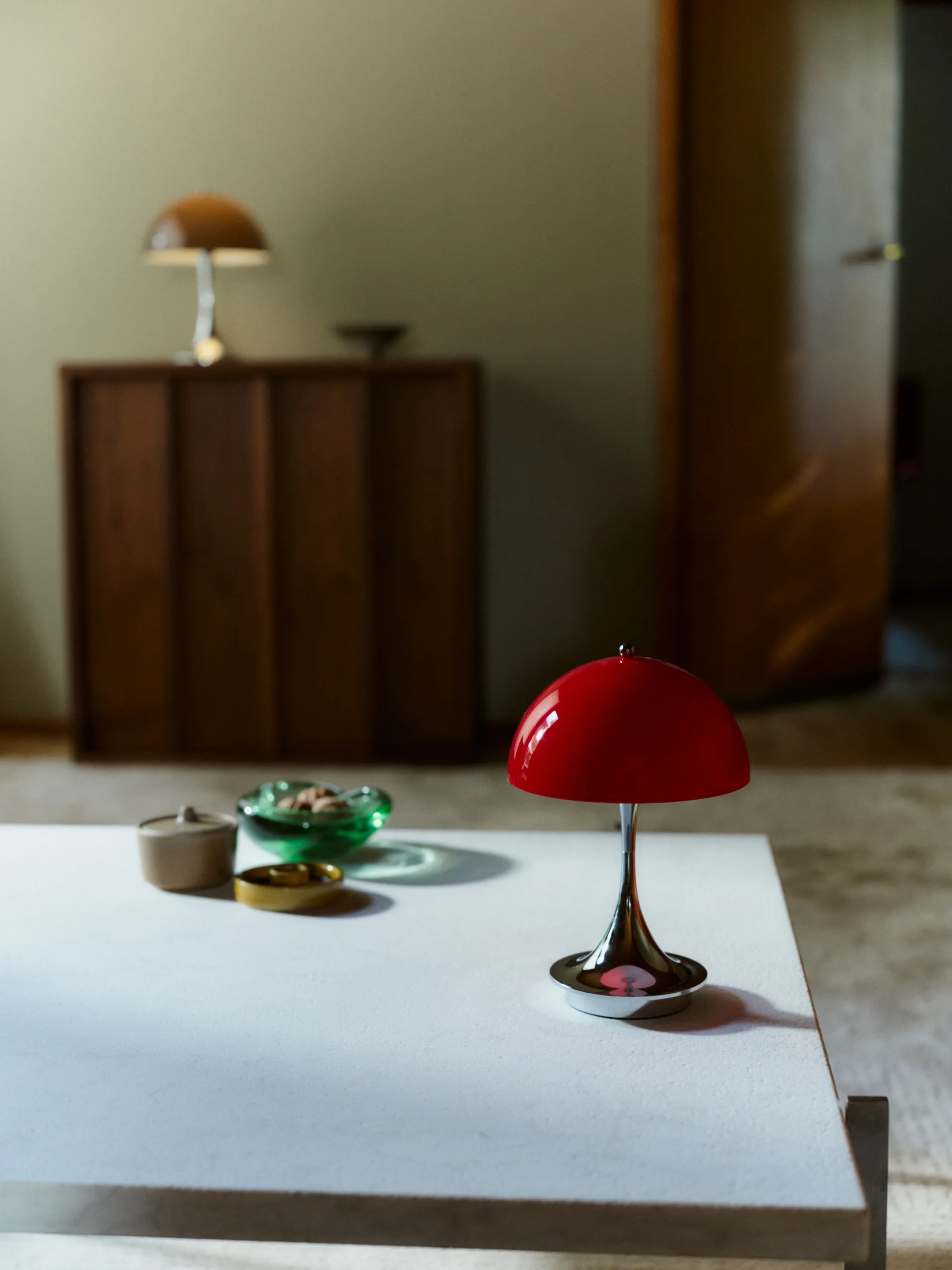 Lámpara de mesa Panthella 160 Portable v3, Original Opal Red Louis Poulsen