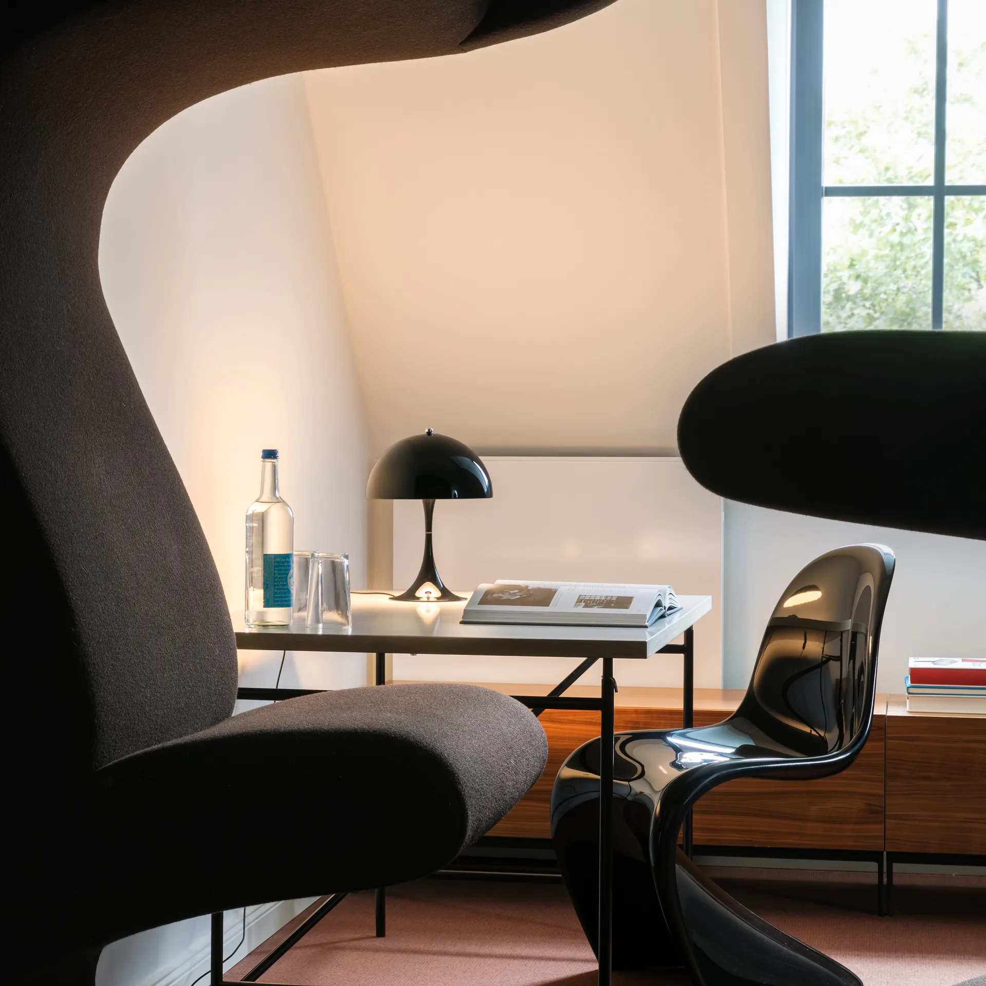 Lámpara de mesa Panthella 250, Negro Louis Poulsen