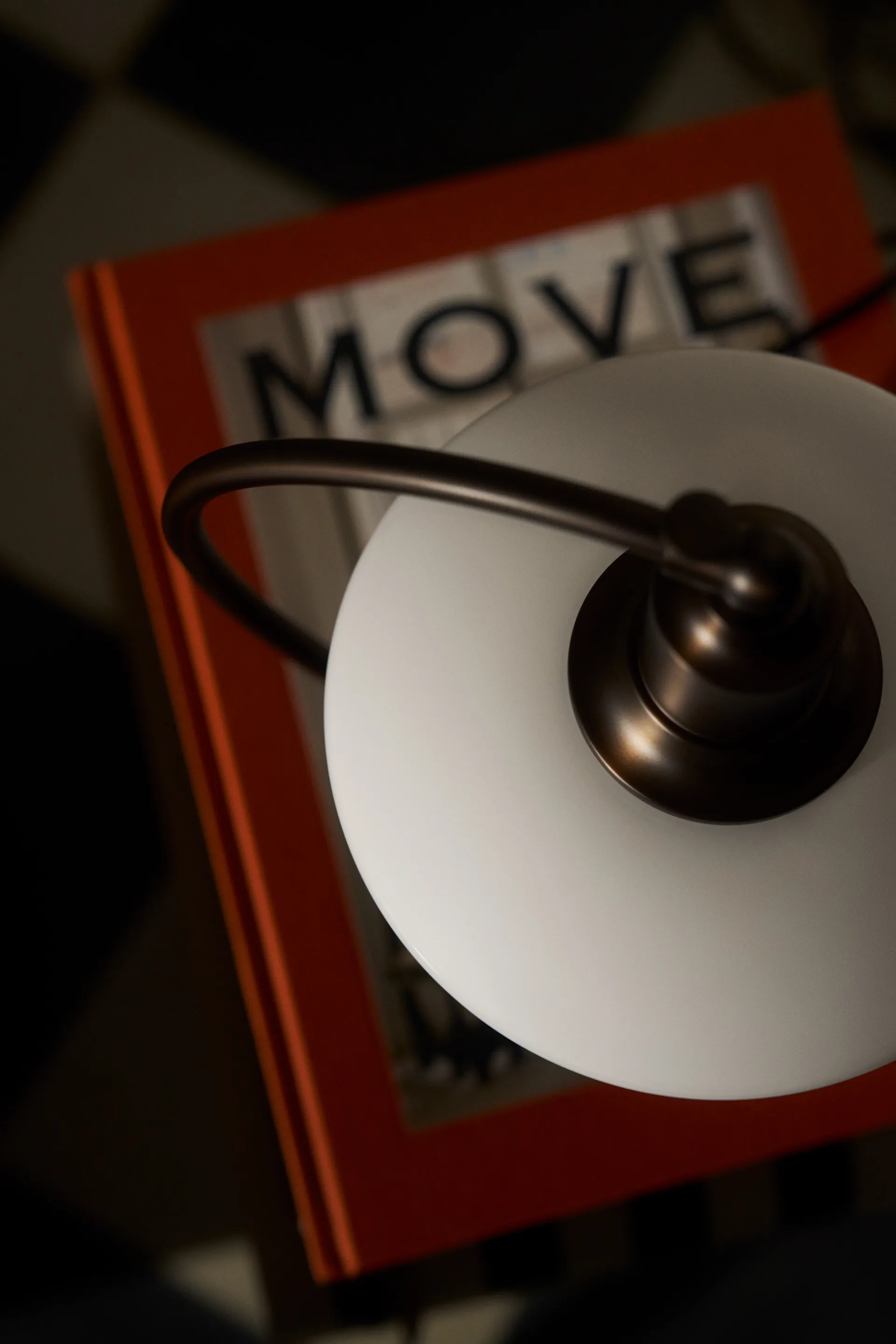 Lámpara de mesa PH 2/2 Luna, Aged brass-vidrio opalino Louis Poulsen