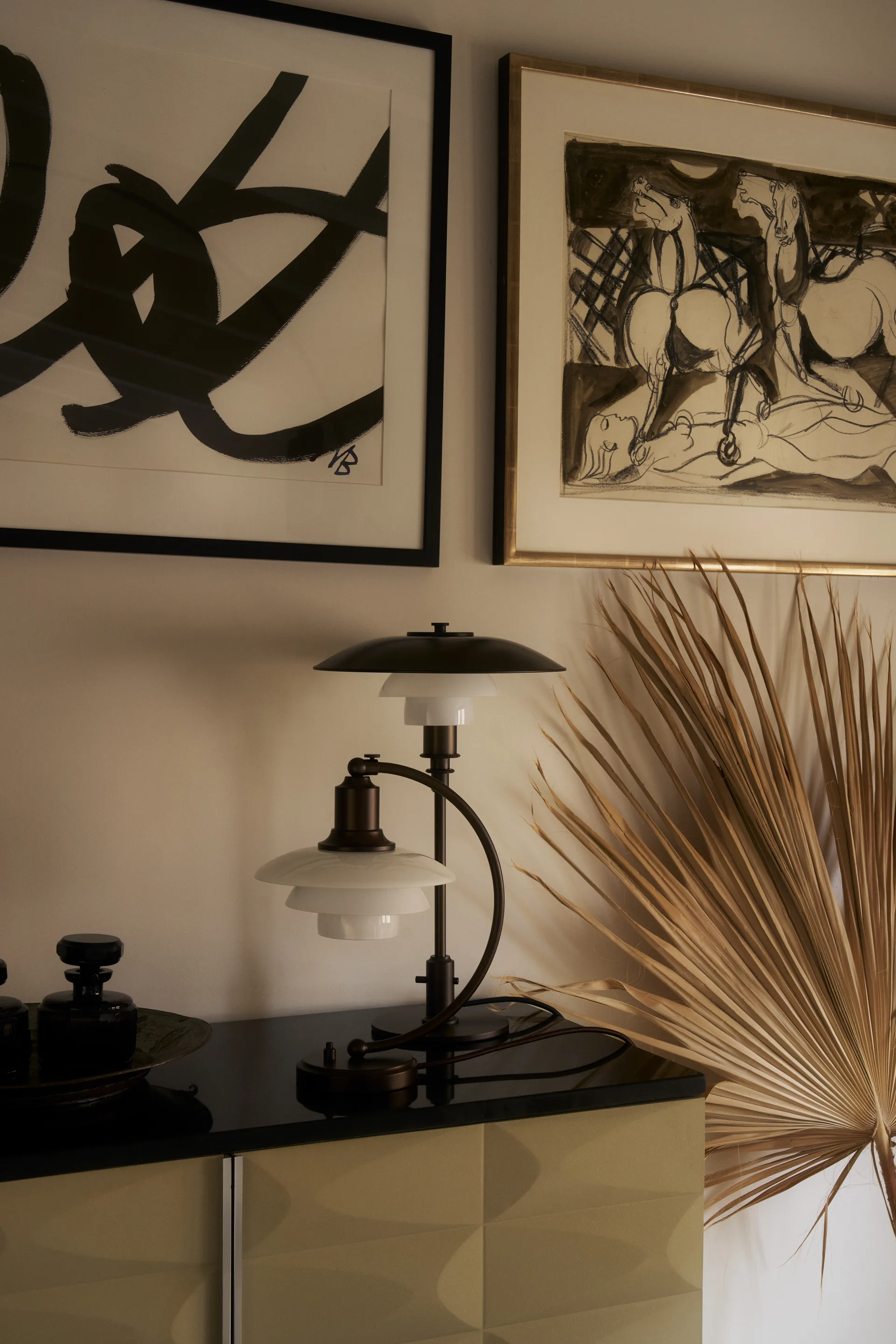 Lámpara de mesa PH 2/2 Luna, Aged brass-vidrio opalino Louis Poulsen