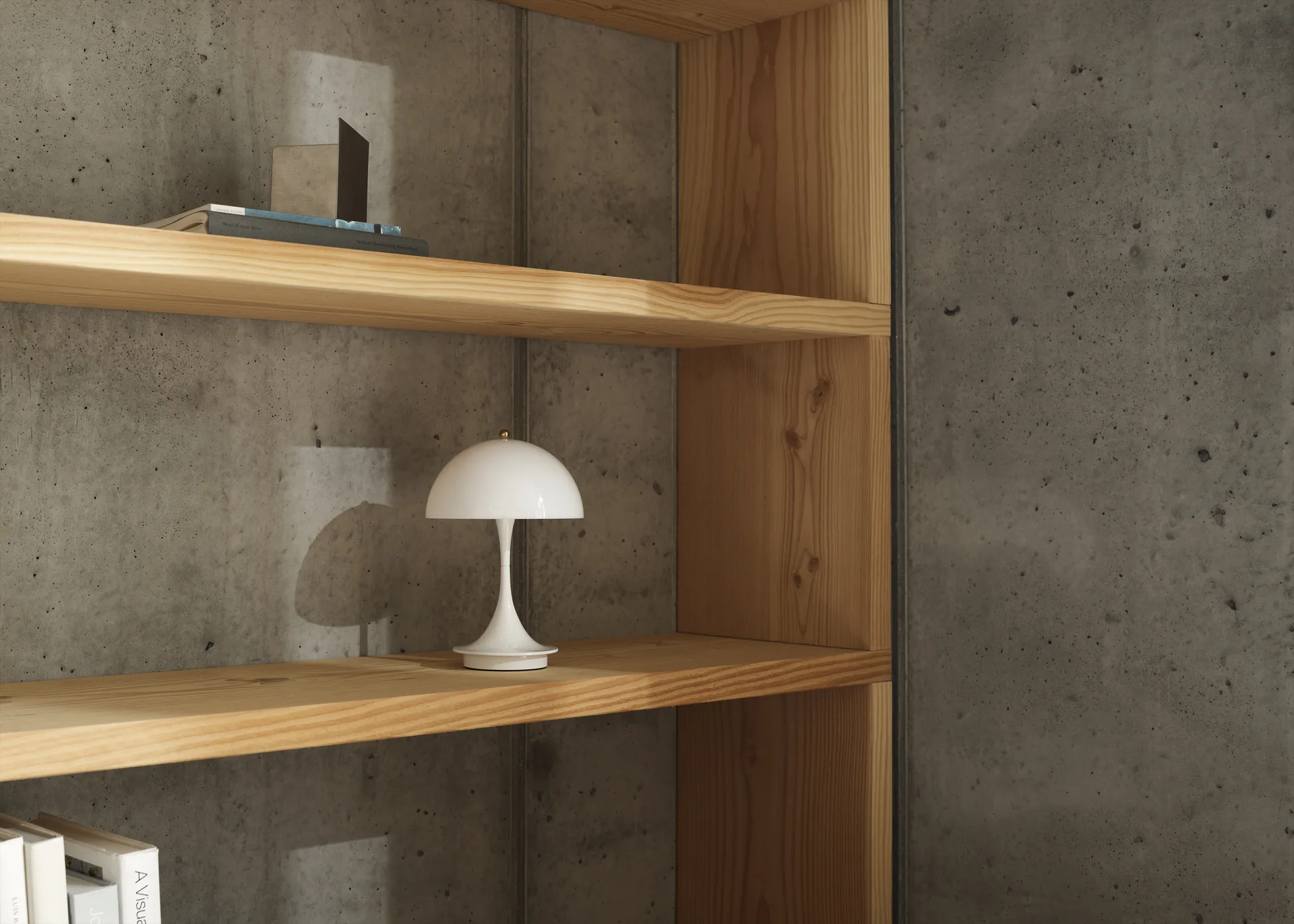 Lámpara de mesa portátil Panthella 160 Anniversary Edition, Brass metallised-white Louis Poulsen