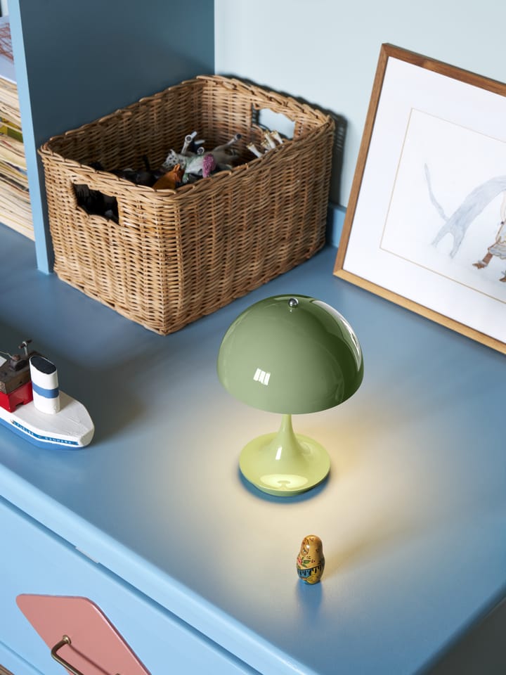 Lámpara de mesa portátil Panthella 160, Green Louis Poulsen