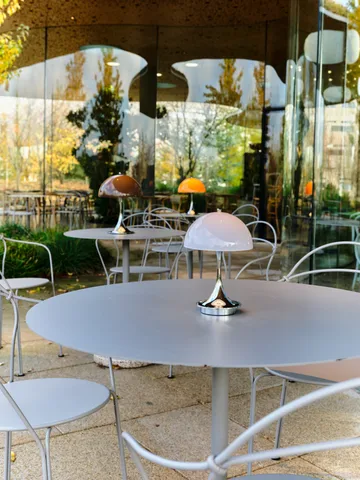 Lámpara de mesa portátil Panthella 250 V3 - Original Opal Brown - Louis Poulsen