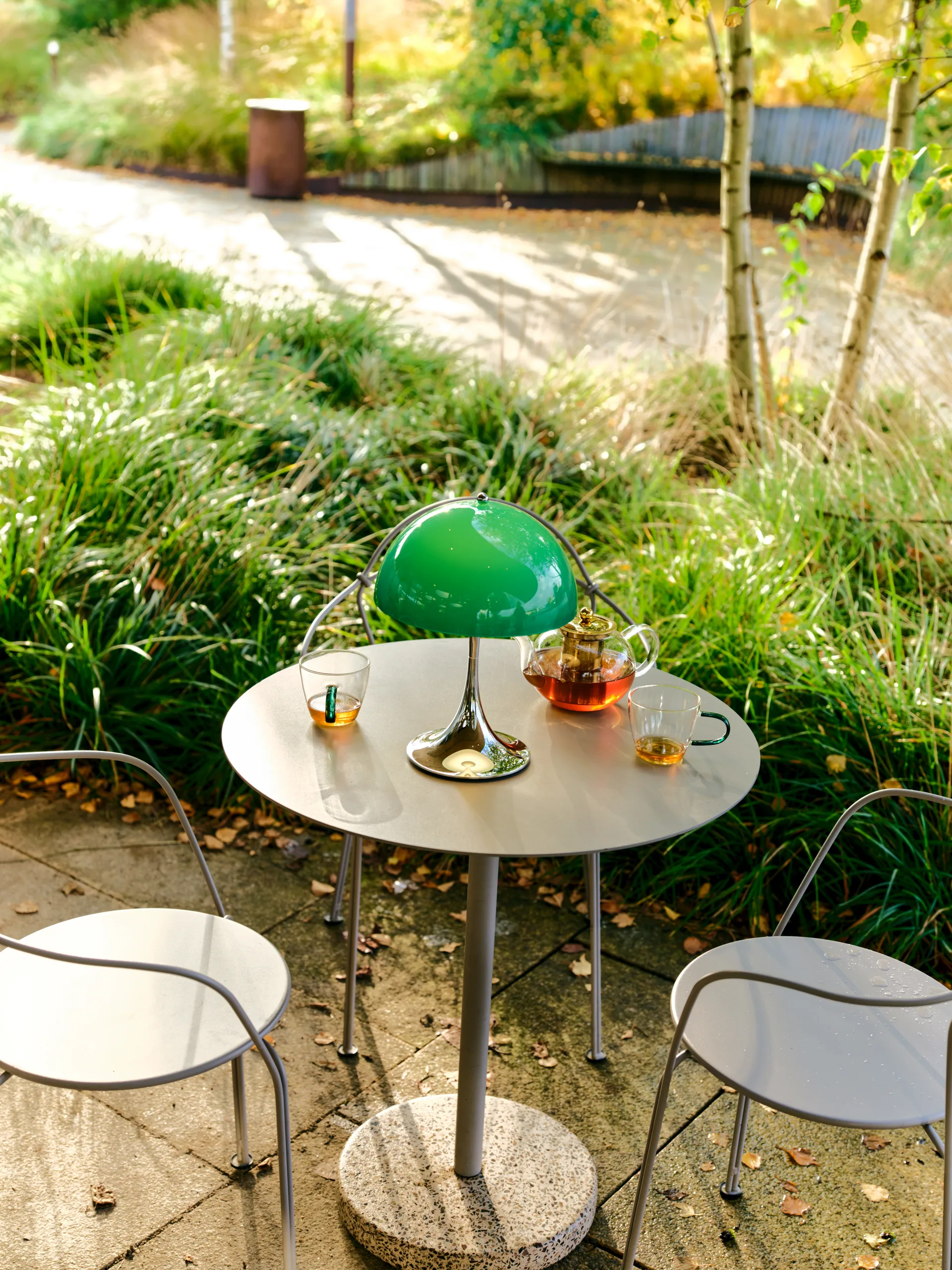 Lámpara de mesa portátil Panthella 250 V3, Original Opal Green Louis Poulsen