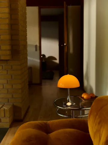 Lámpara de mesa portátil Panthella 250 V3 - Original Opal Orange - Louis Poulsen