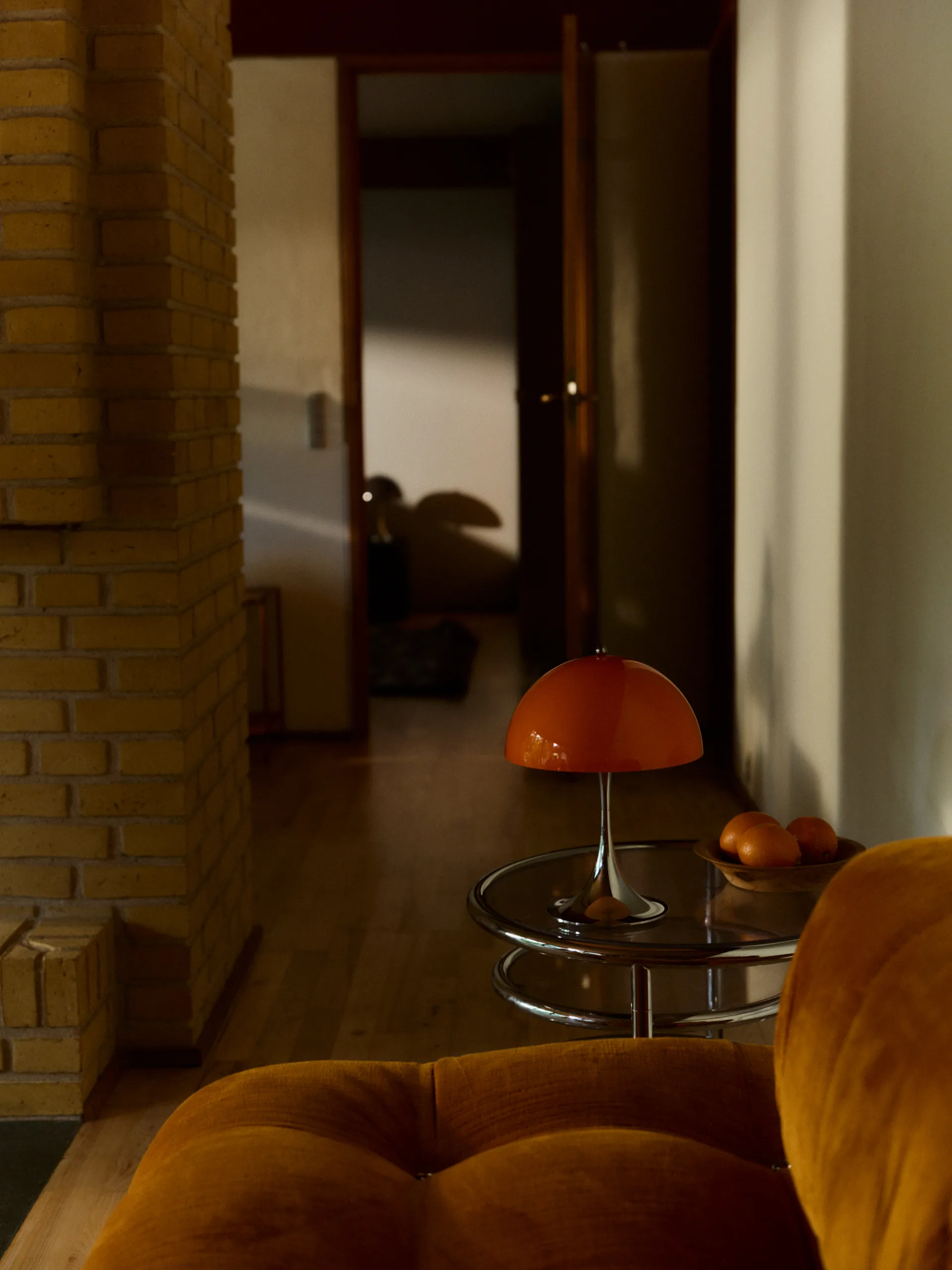 Lámpara de mesa portátil Panthella 250 V3, Original Opal Red Louis Poulsen