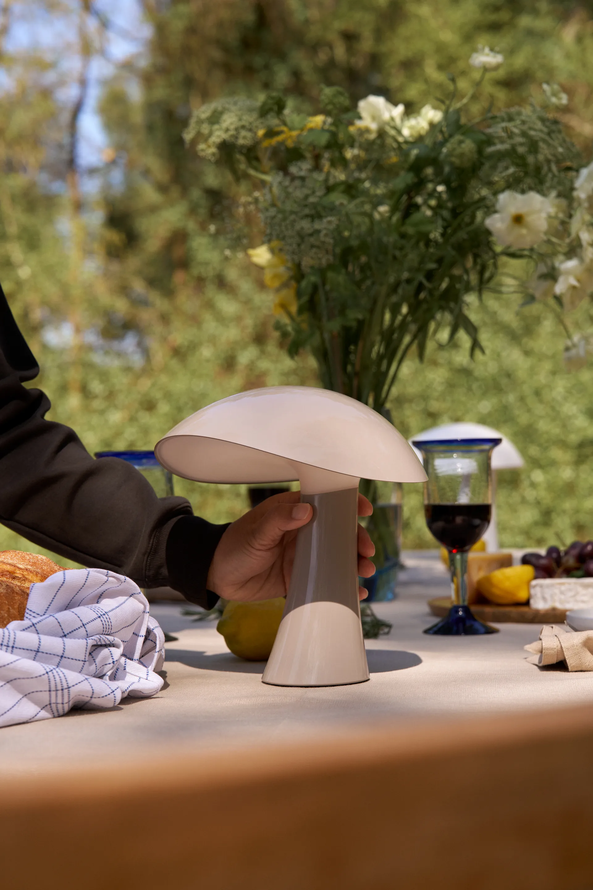 Lámpara de mesa portátil Rumee 220 , Cloud White Louis Poulsen