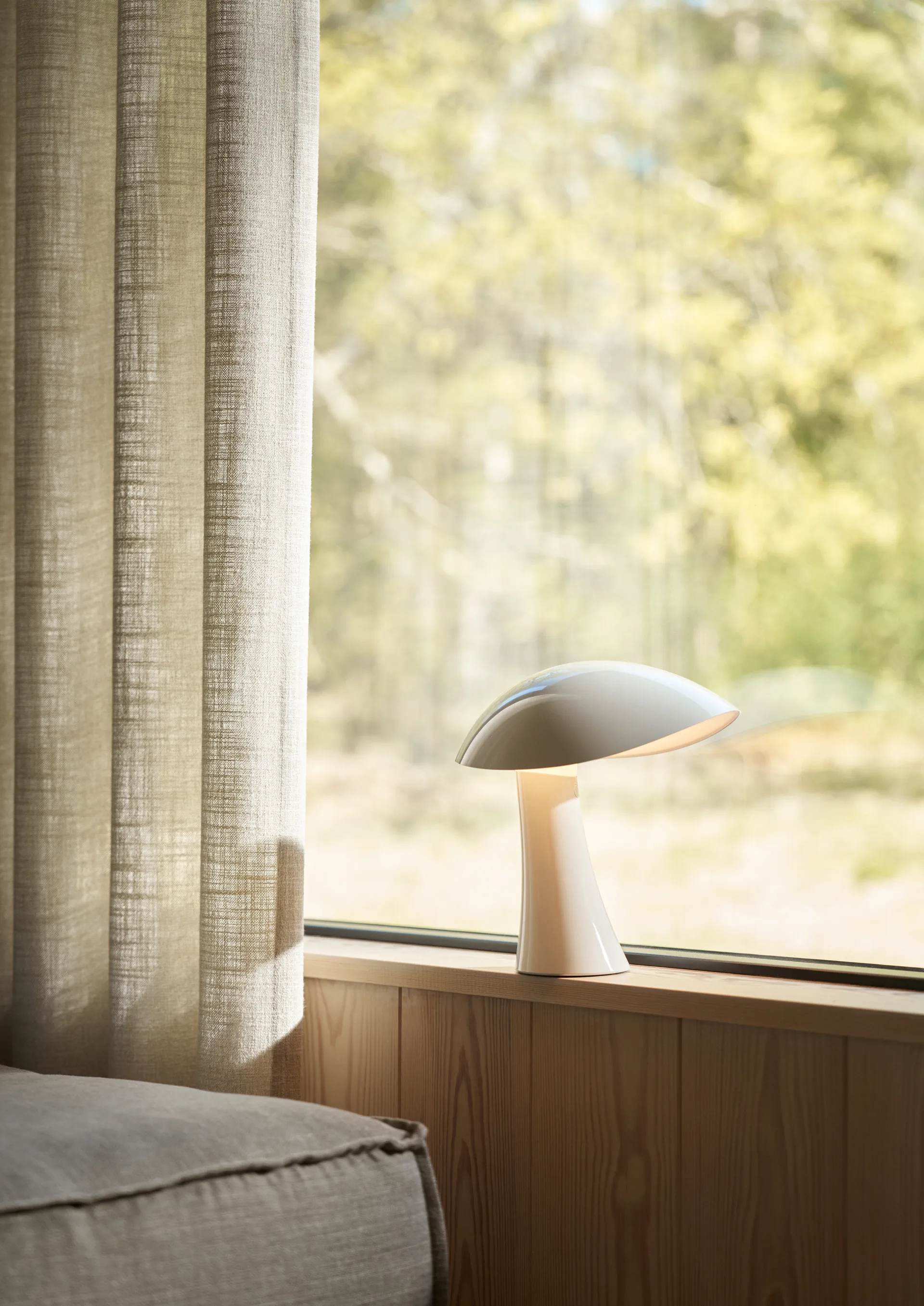 Lámpara de mesa portátil Rumee 220 , Cloud White Louis Poulsen