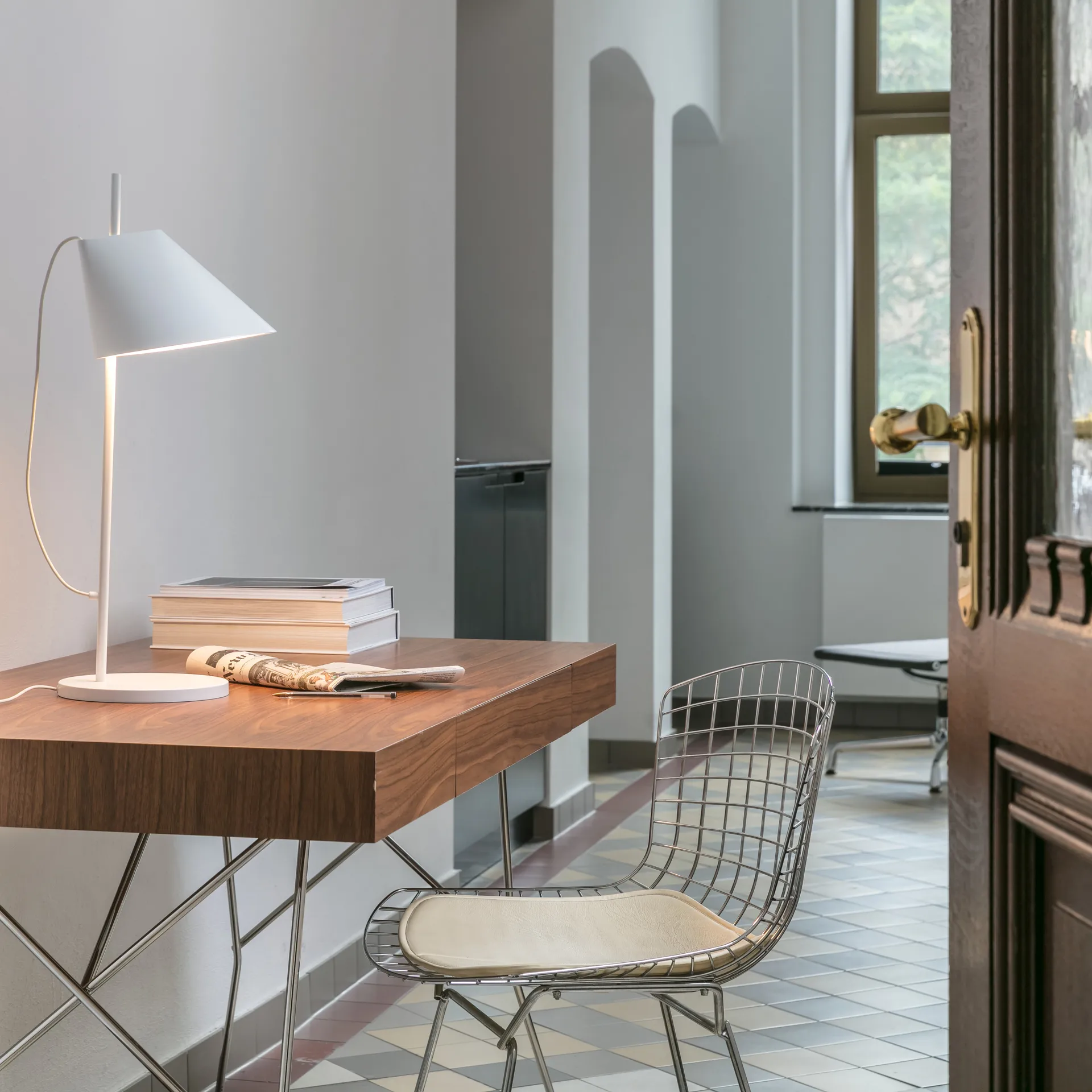 Lámpara de mesa Yuh, Blanco Louis Poulsen