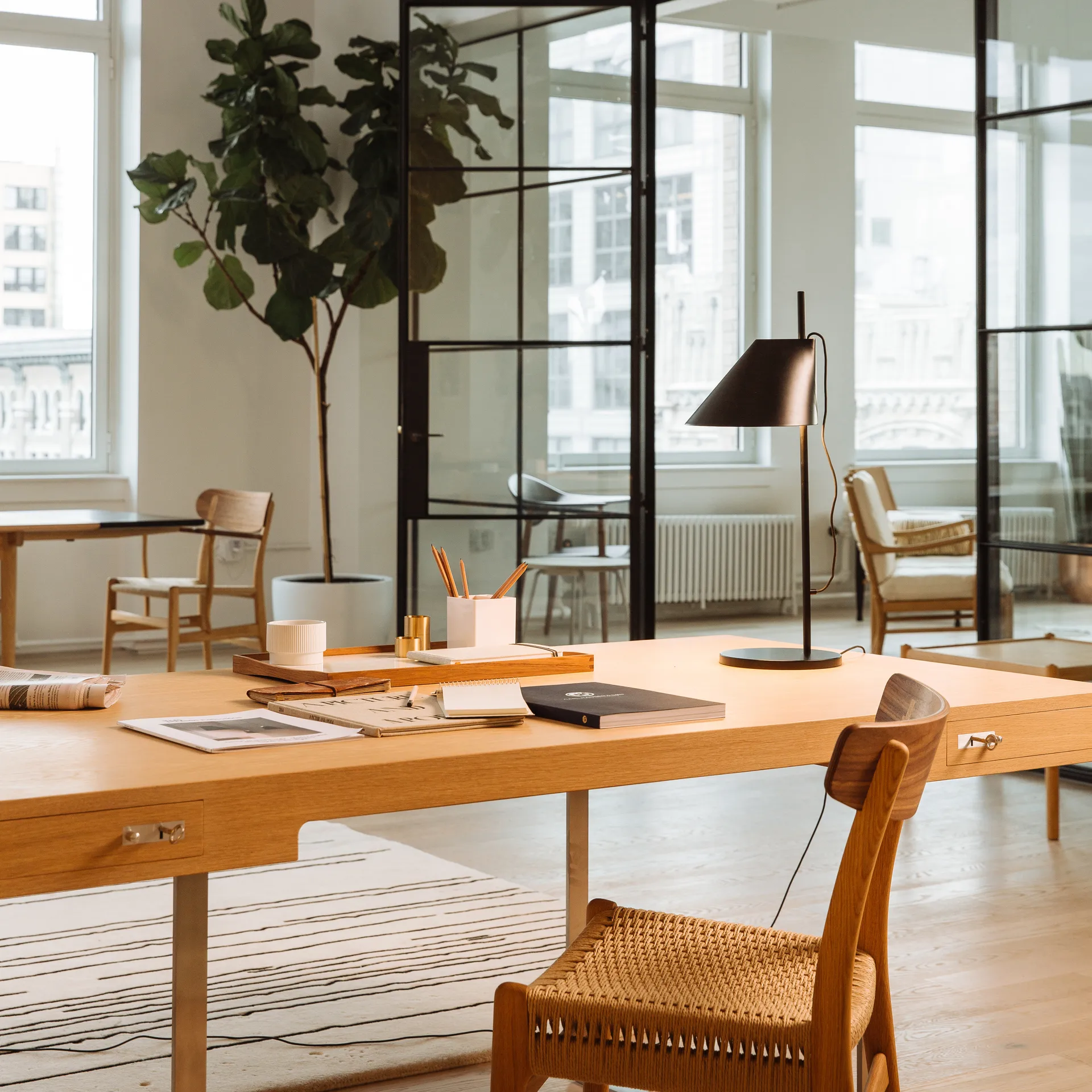 Lámpara de mesa Yuh, Negro Louis Poulsen