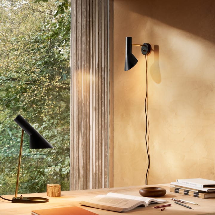 Lámpara de pared AJ, Brass-black Louis Poulsen