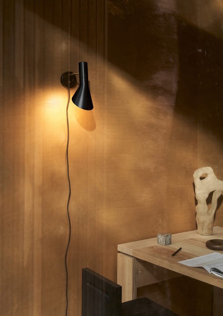 Lámpara de pared AJ, Brass-black Louis Poulsen
