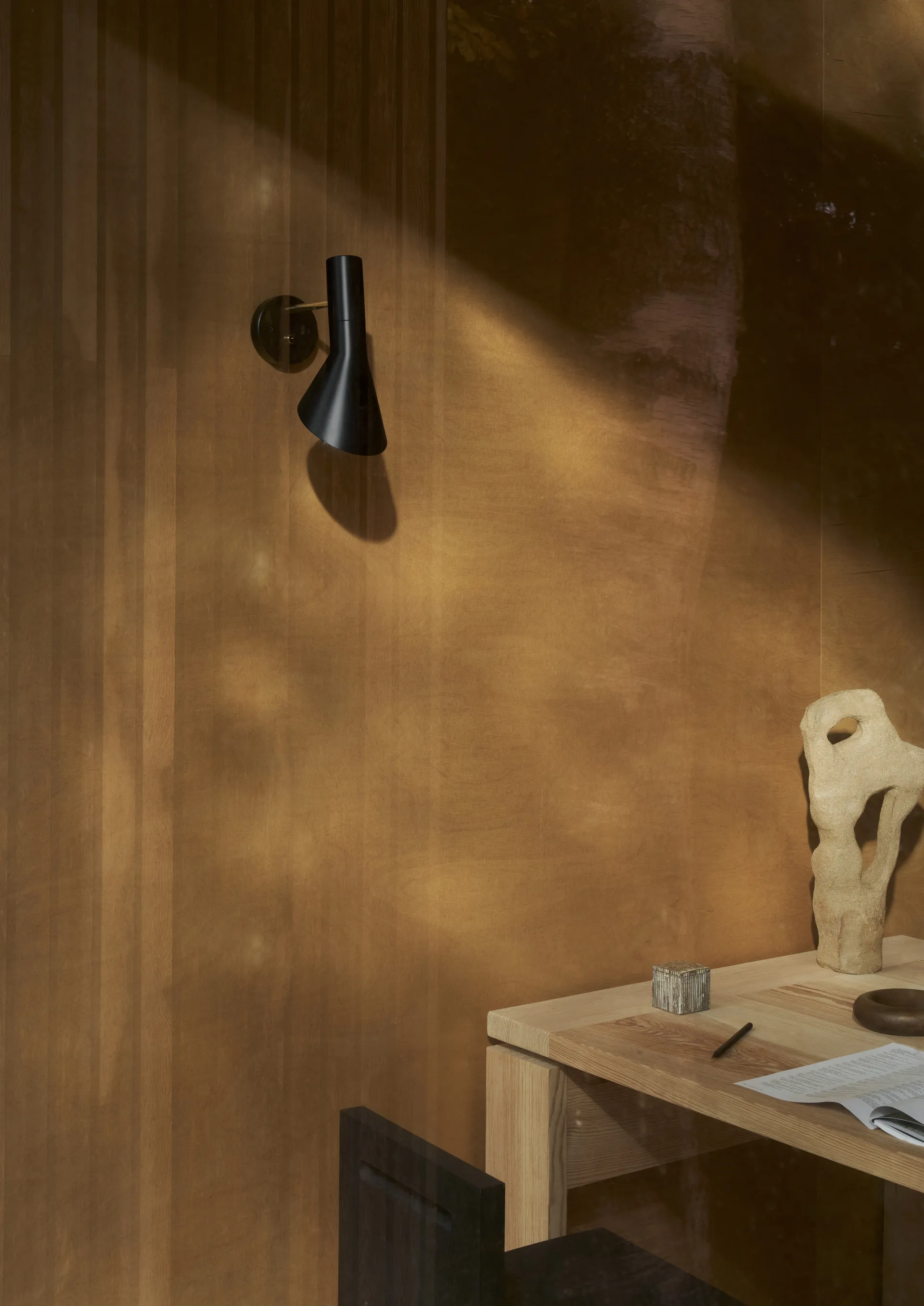 Lámpara de pared AJ instalación fija, Brass-black Louis Poulsen