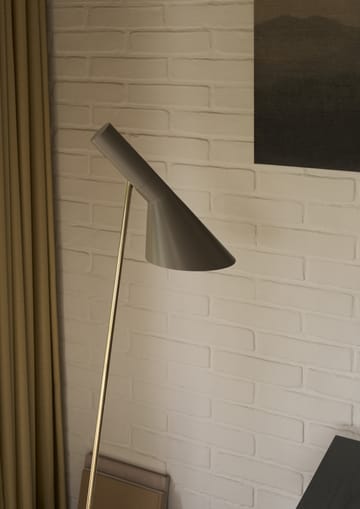 Lámpara de pie AJ - Brass-warm grey - Louis Poulsen