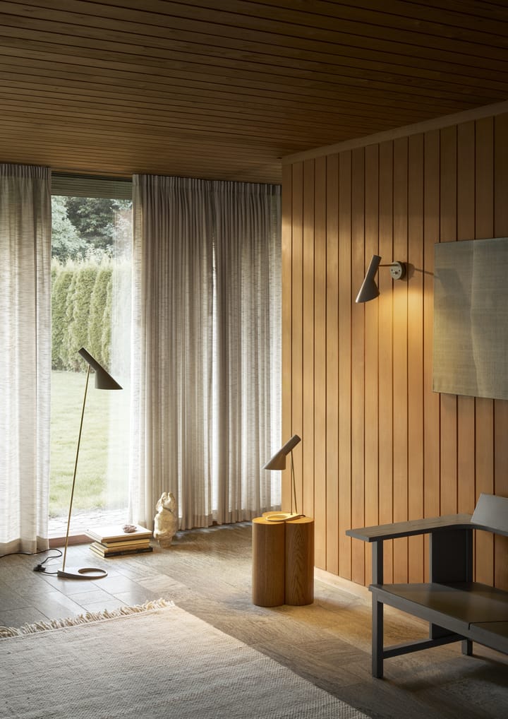 Lámpara de pie AJ, Brass-warm grey Louis Poulsen