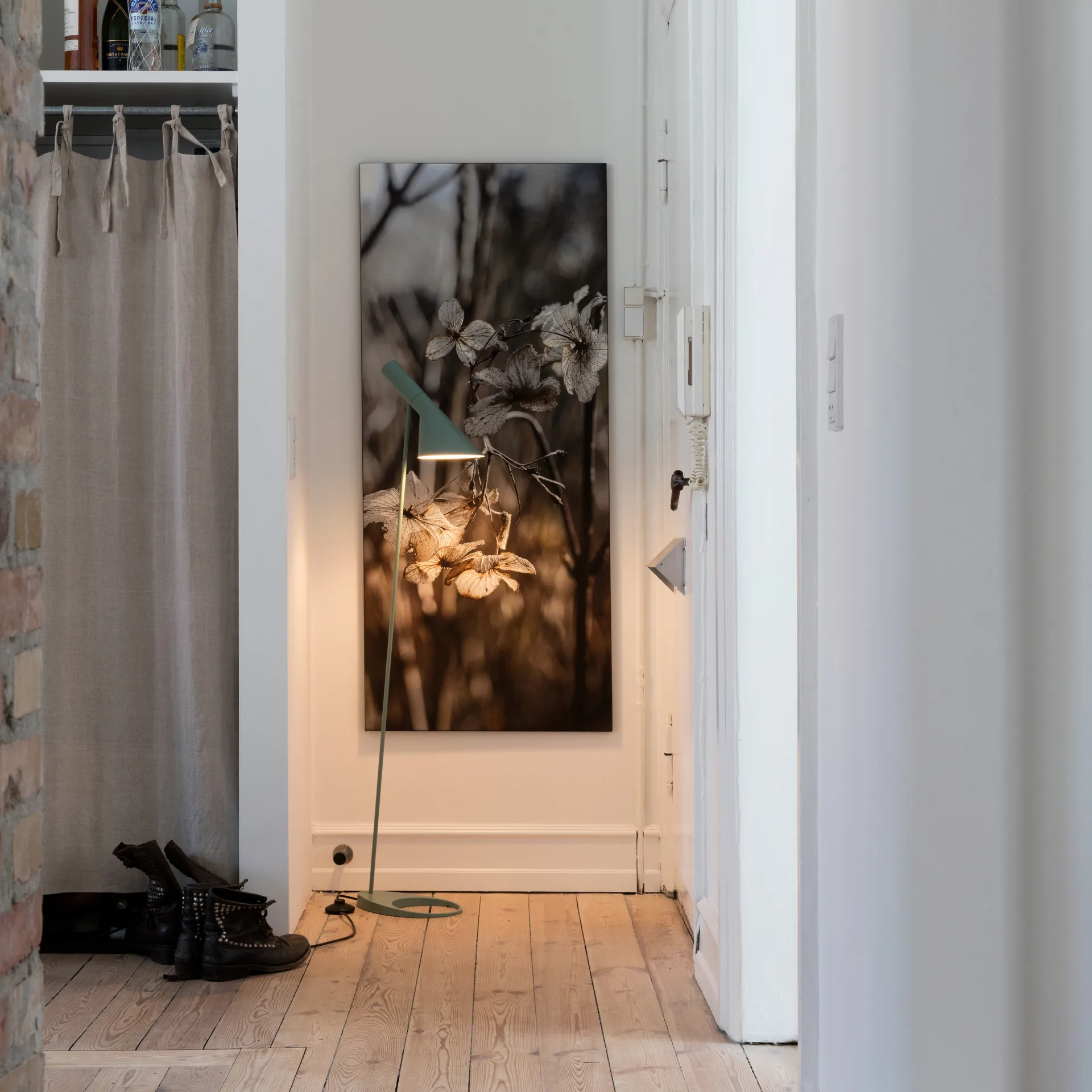 Lámpara de pie AJ, Petróleo claro Louis Poulsen