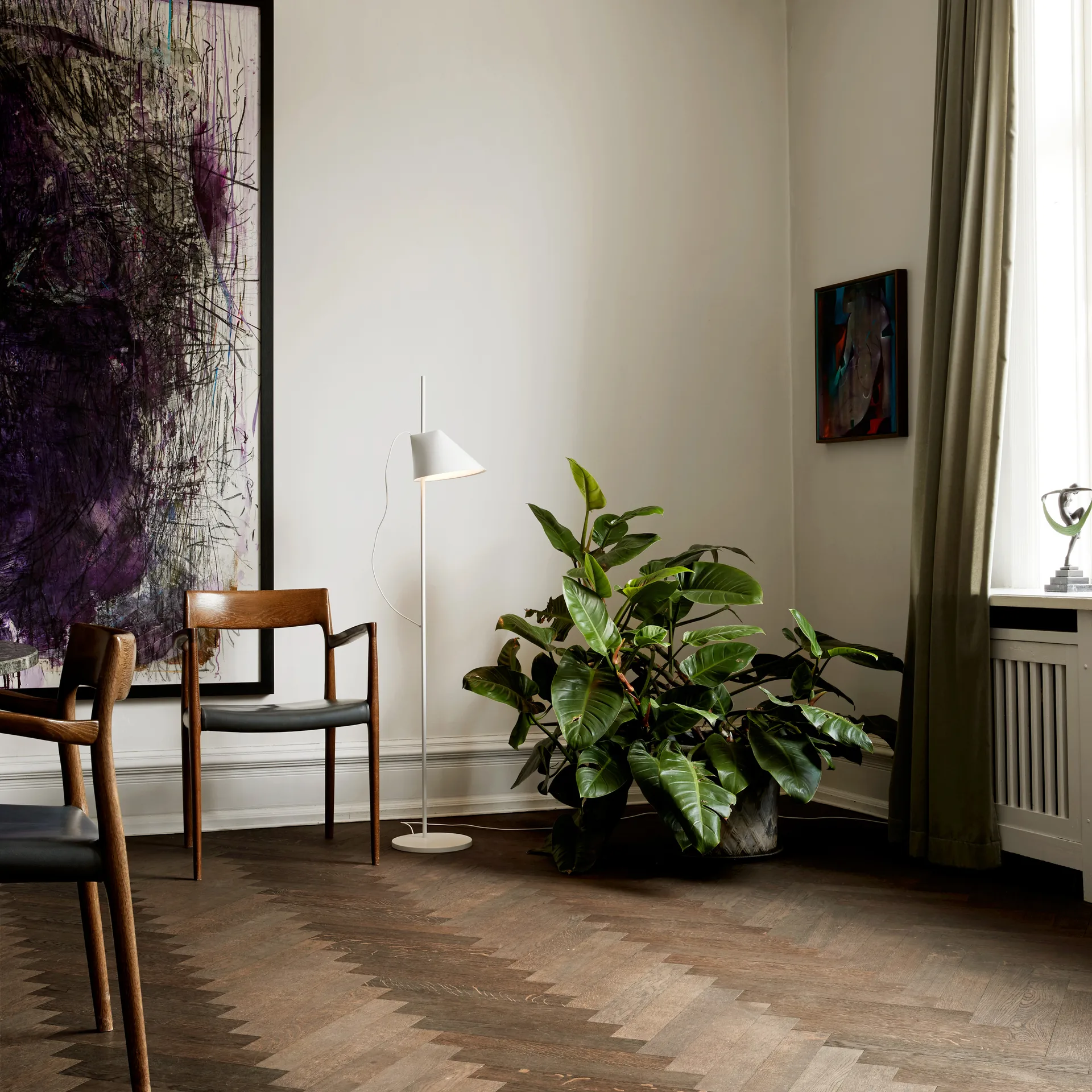 Lámpara de pie Yuh, Blanco Louis Poulsen