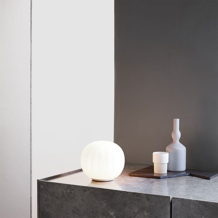 Lámpara de mesa Lita, Ø18 cm, base blanca Luceplan