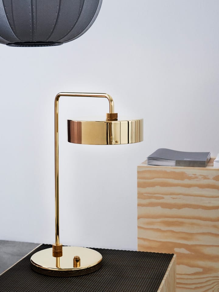 Lámpara de mesa Petite Machine, Polished brass Made By Hand