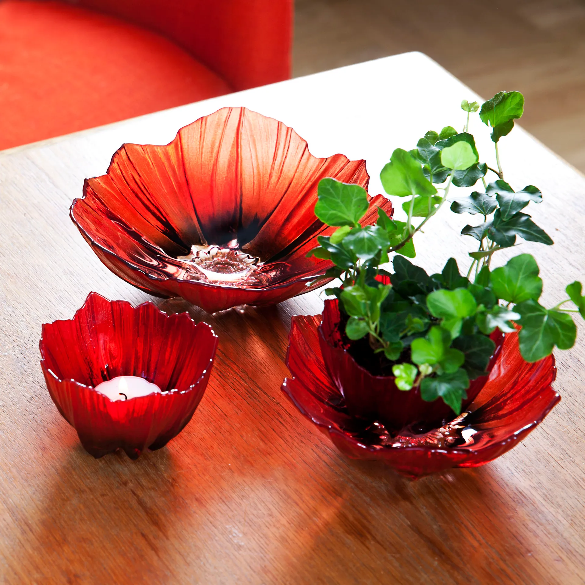 Bol Poppy grande, rojo-negro Målerås Glasbruk