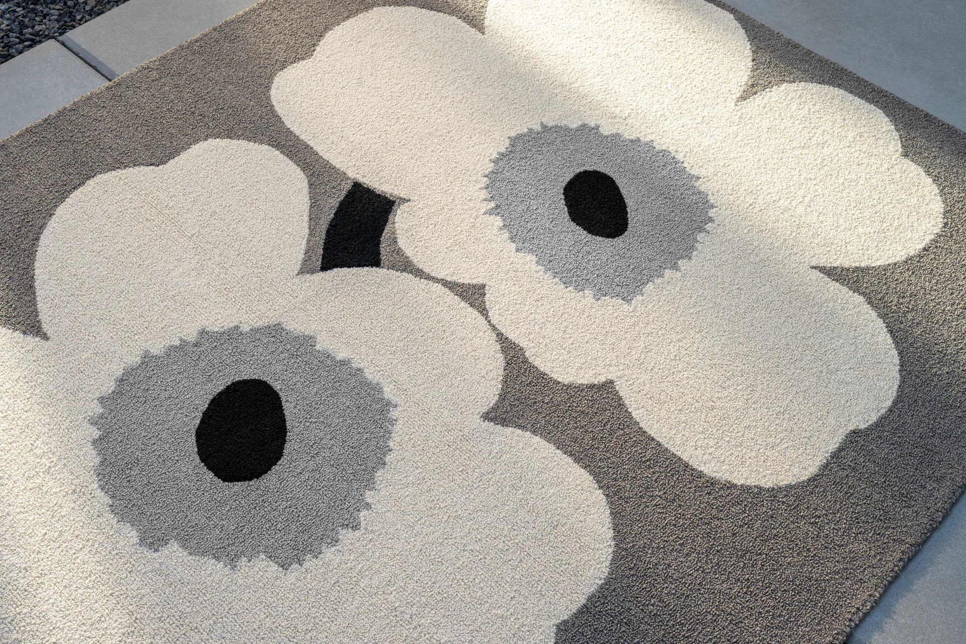 Alfombra Unikko anniversary outdoor, Grey, 200x280 cm Marimekko