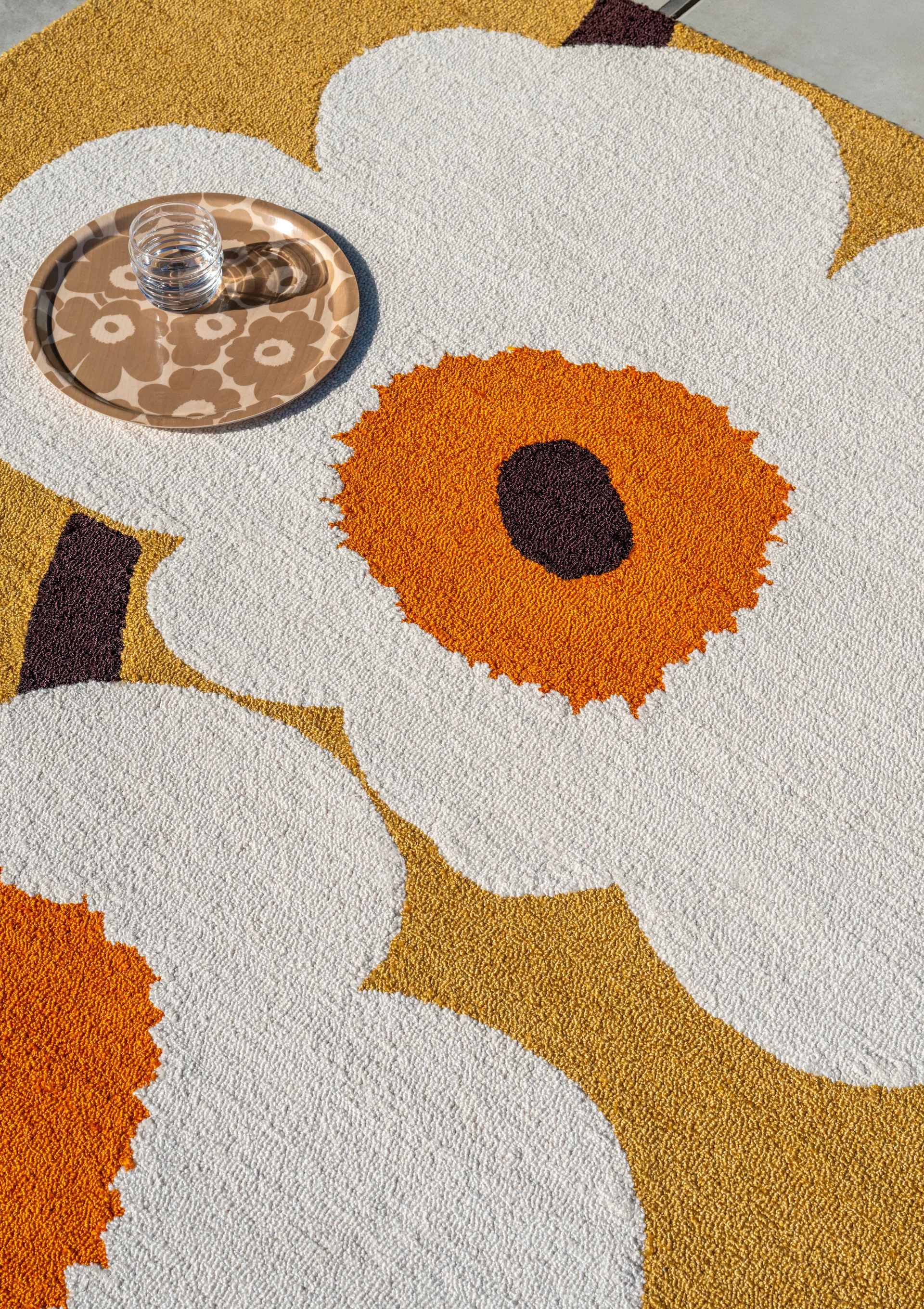 Alfombra Unikko anniversary outdoor, Honey, 250x350 cm Marimekko