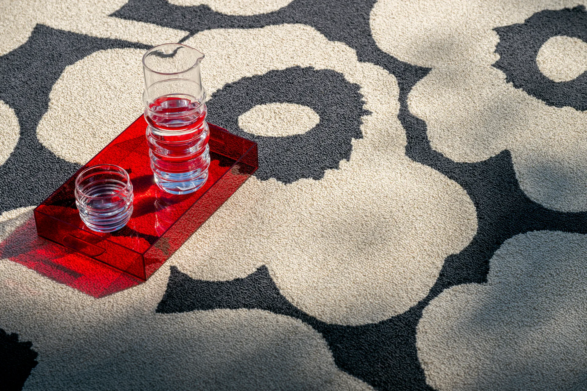 Alfombra Unikko outdoor, Charcoal-white, 140x200 cm Marimekko