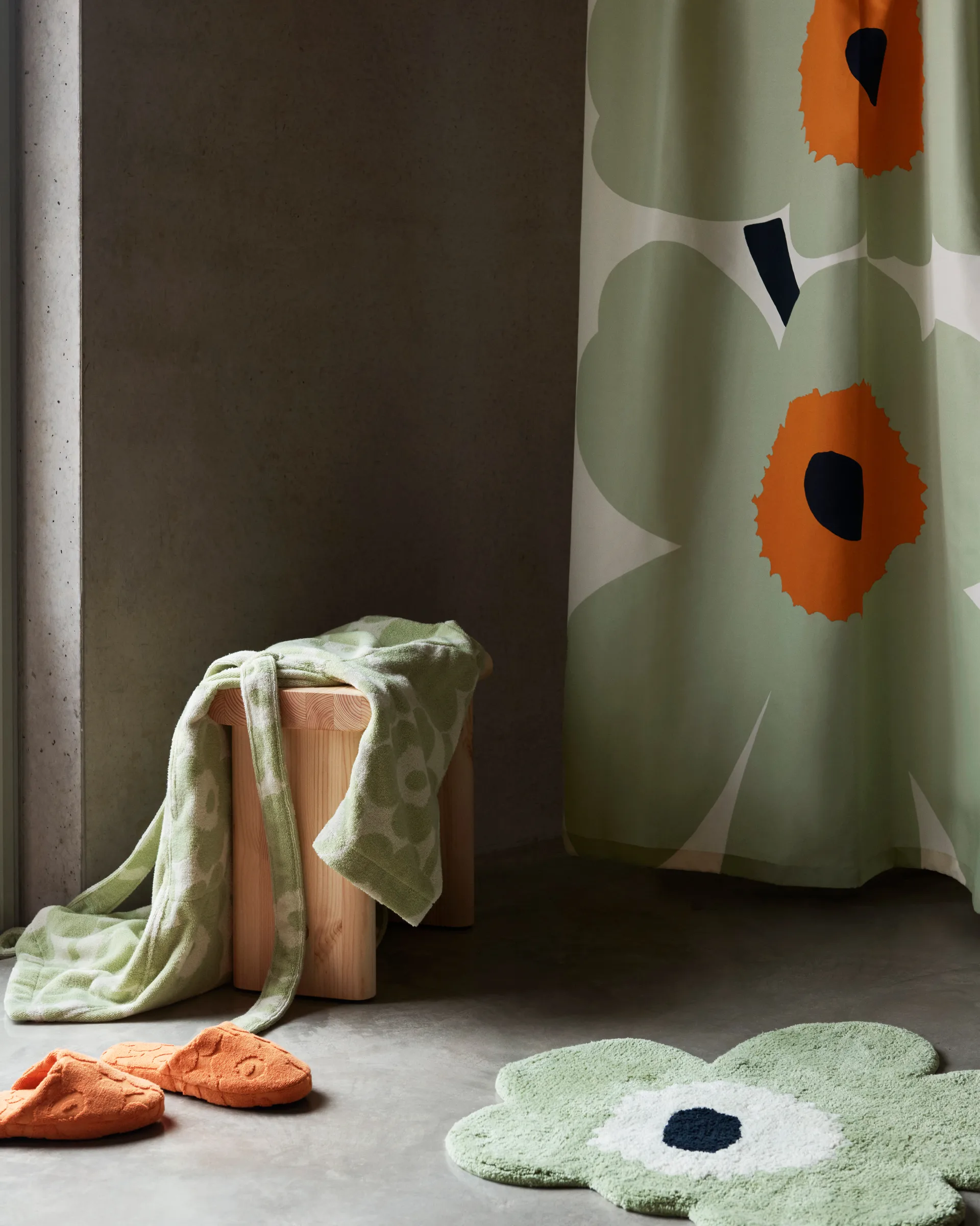 Alfombrilla de baño Unikko 73x74 cm, Sage-off white Marimekko
